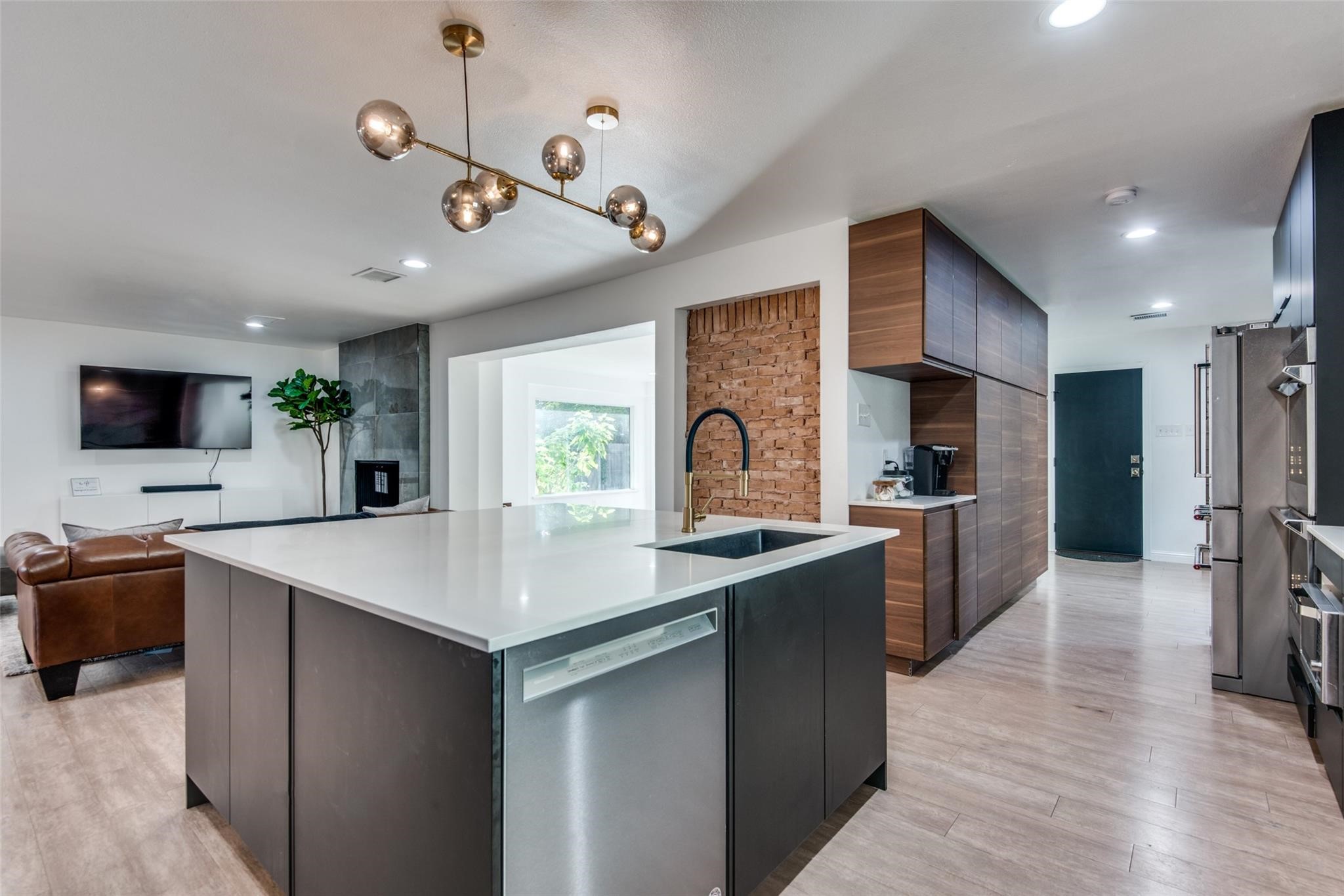 5346 W Mockingbird Lane