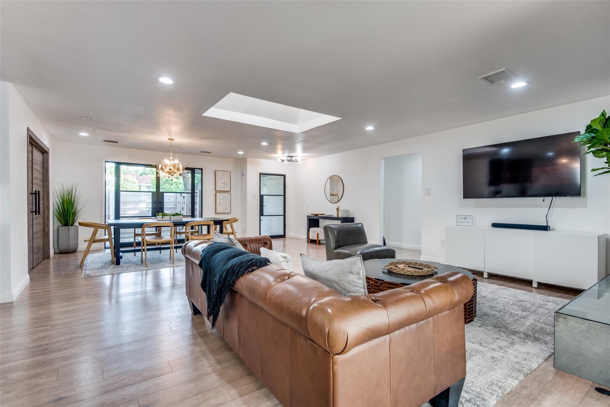 5346 W Mockingbird Lane