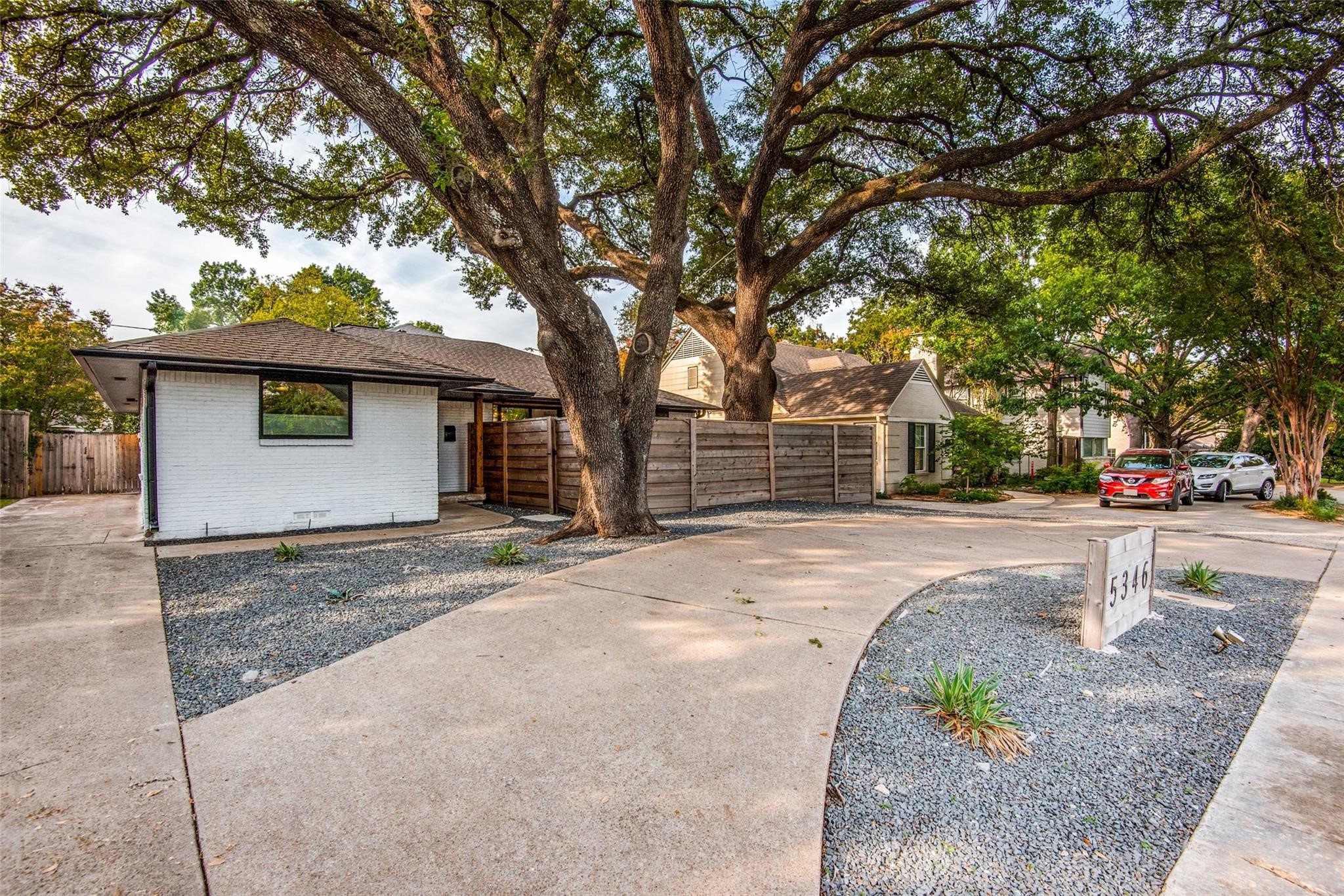 5346 W Mockingbird Lane