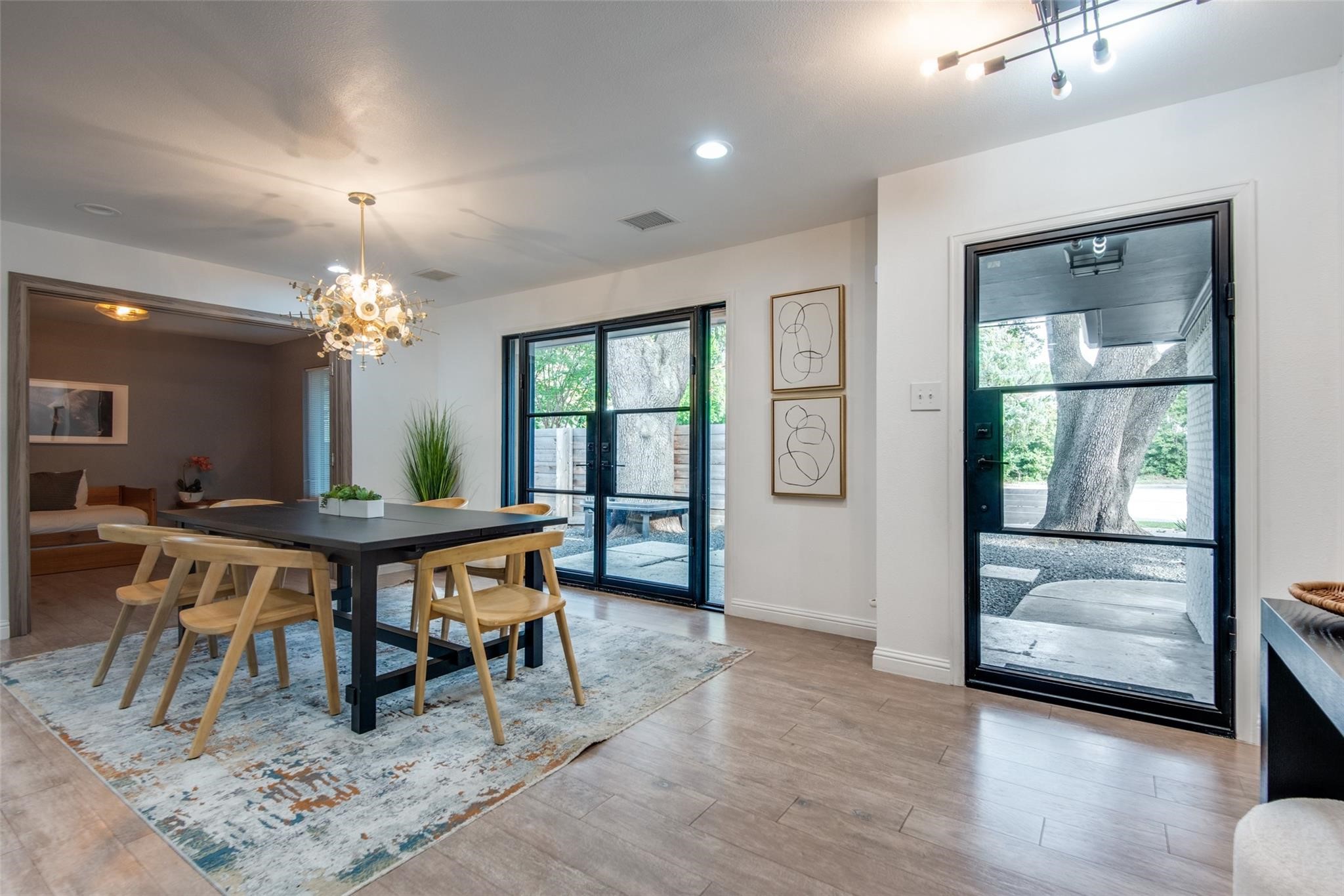 5346 W Mockingbird Lane