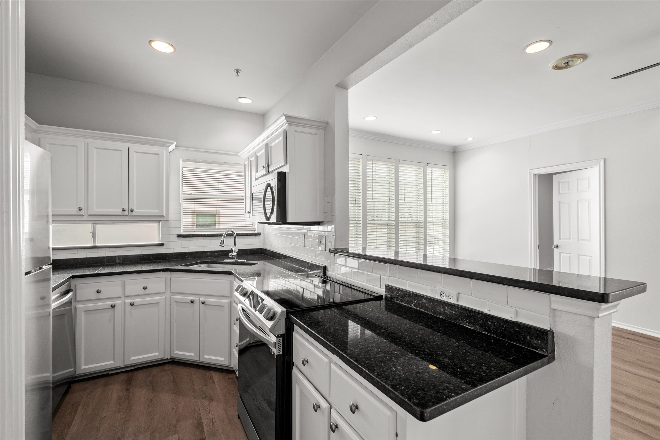 4104 N Hall Street 216