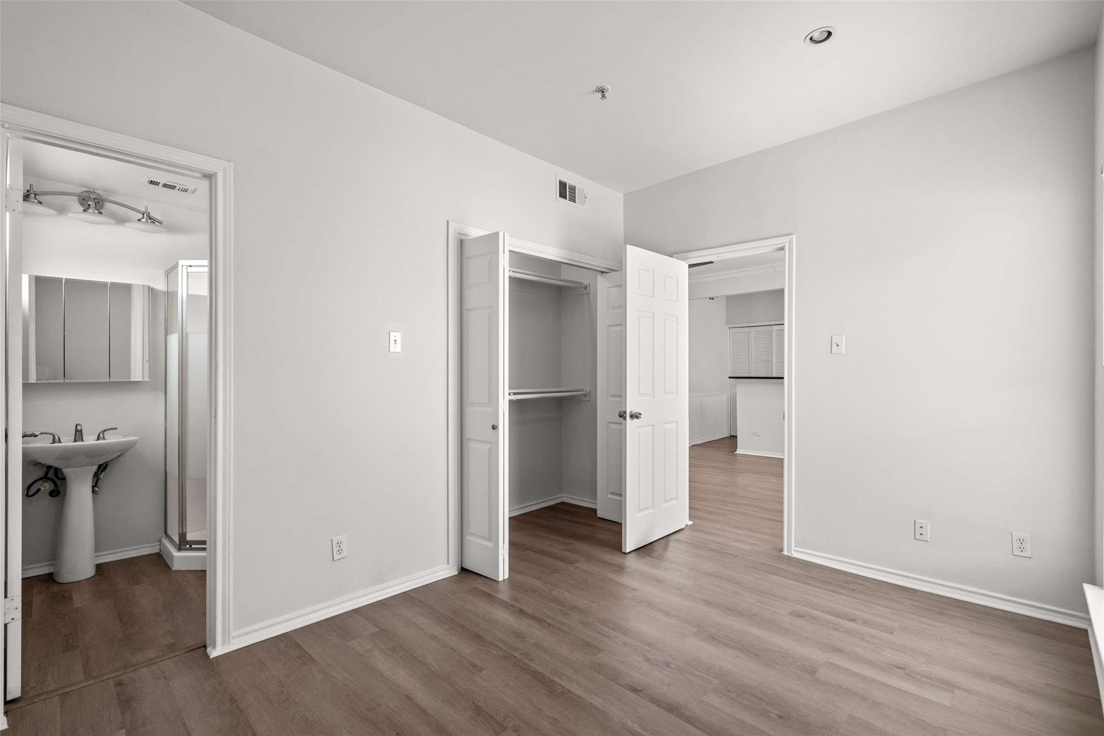 4104 N Hall Street 216