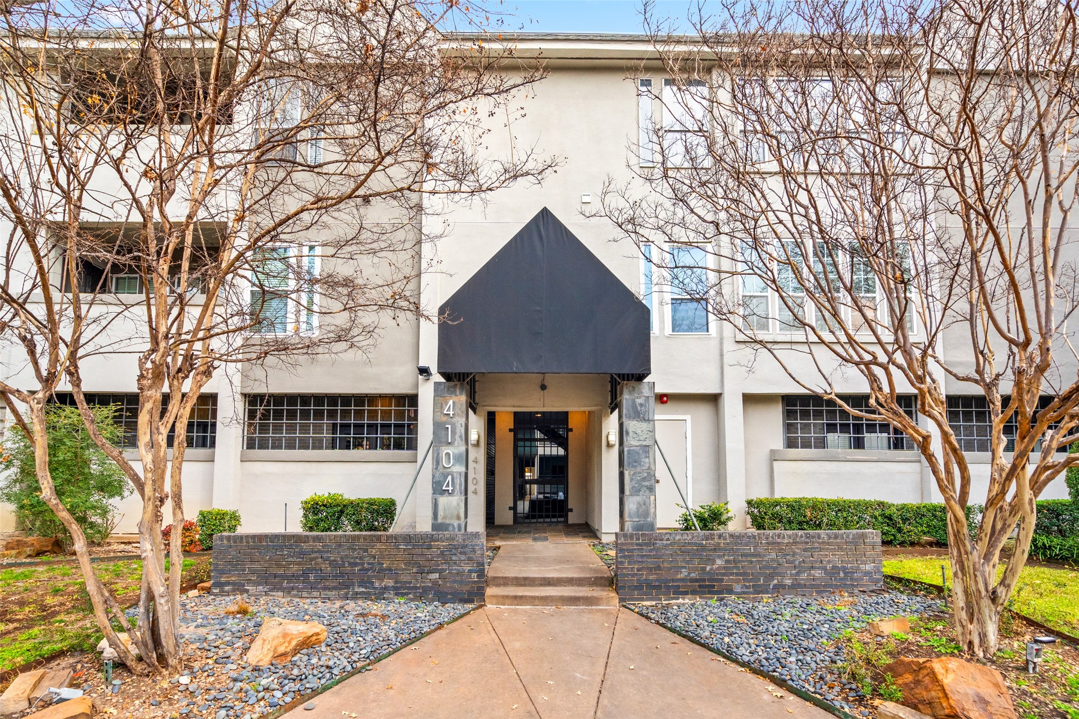 4104 N Hall Street 216