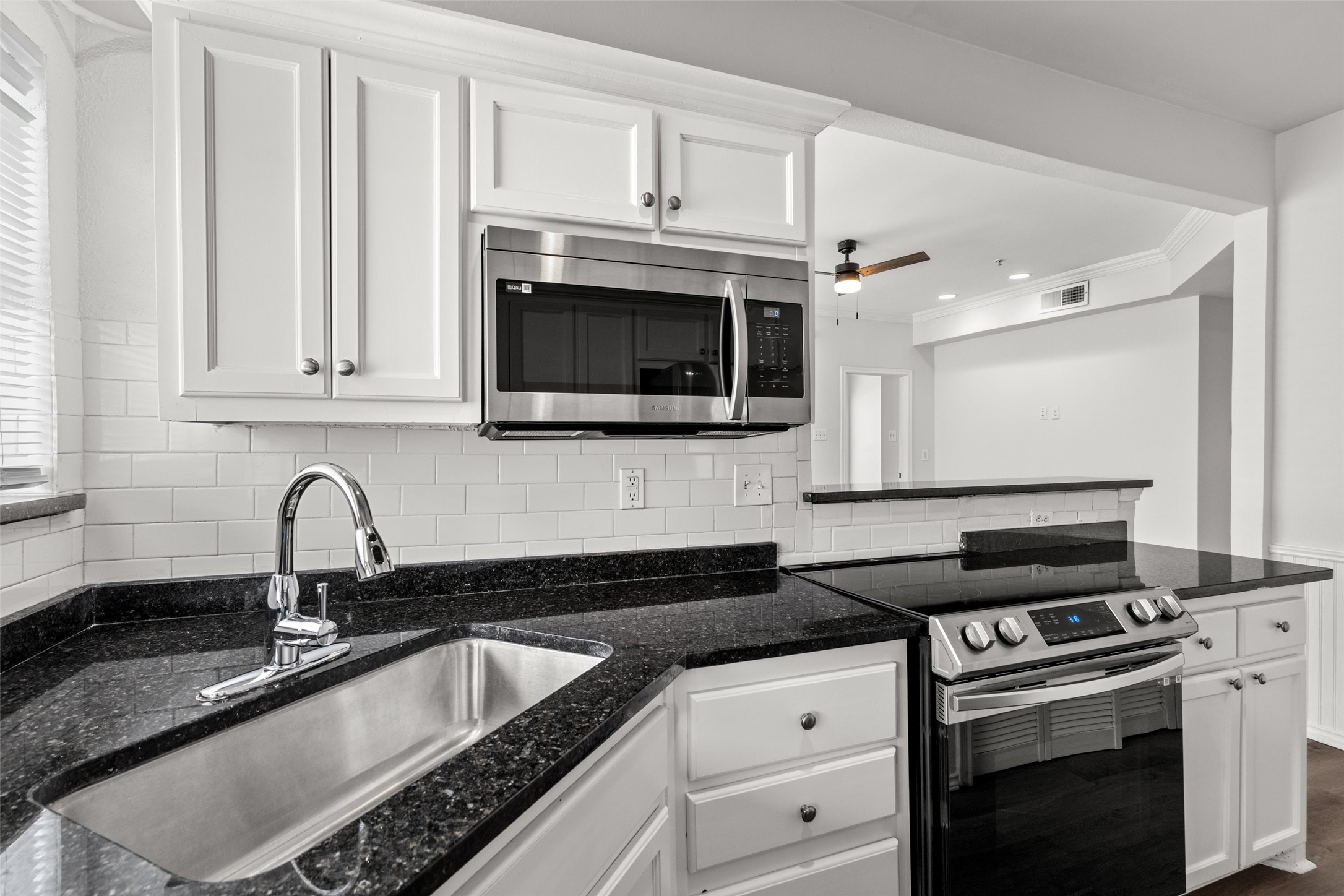 4104 N Hall Street 216