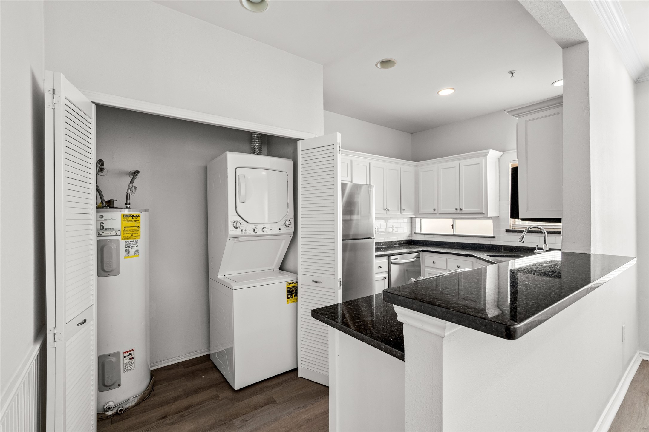 4104 N Hall Street 216