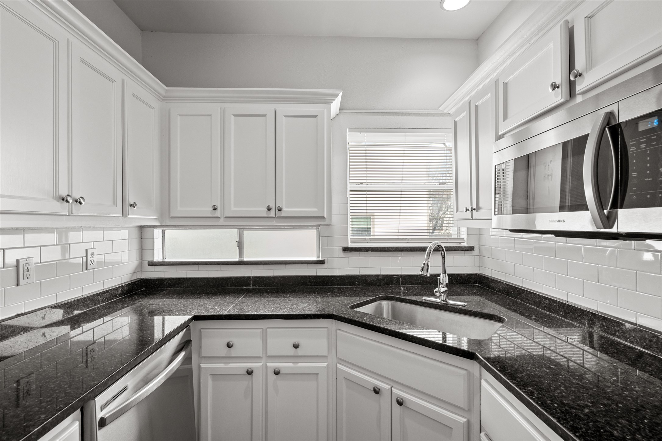 4104 N Hall Street 216