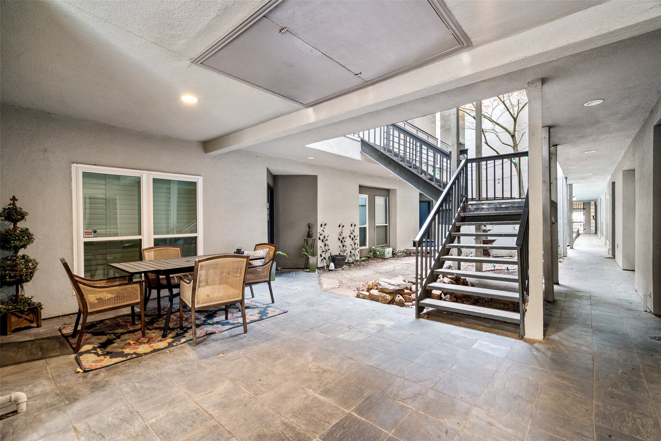 4104 N Hall Street 216