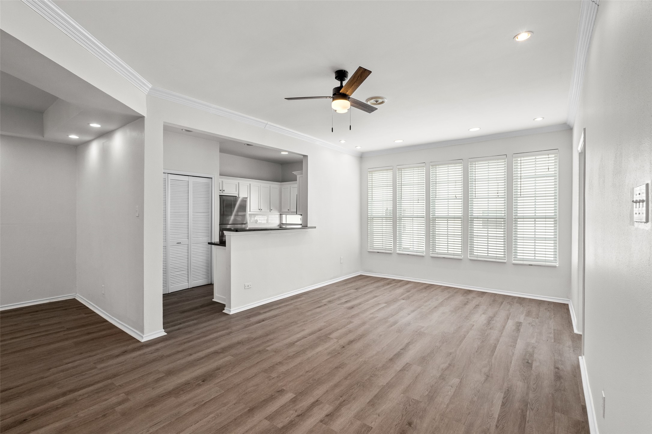 4104 N Hall Street 216