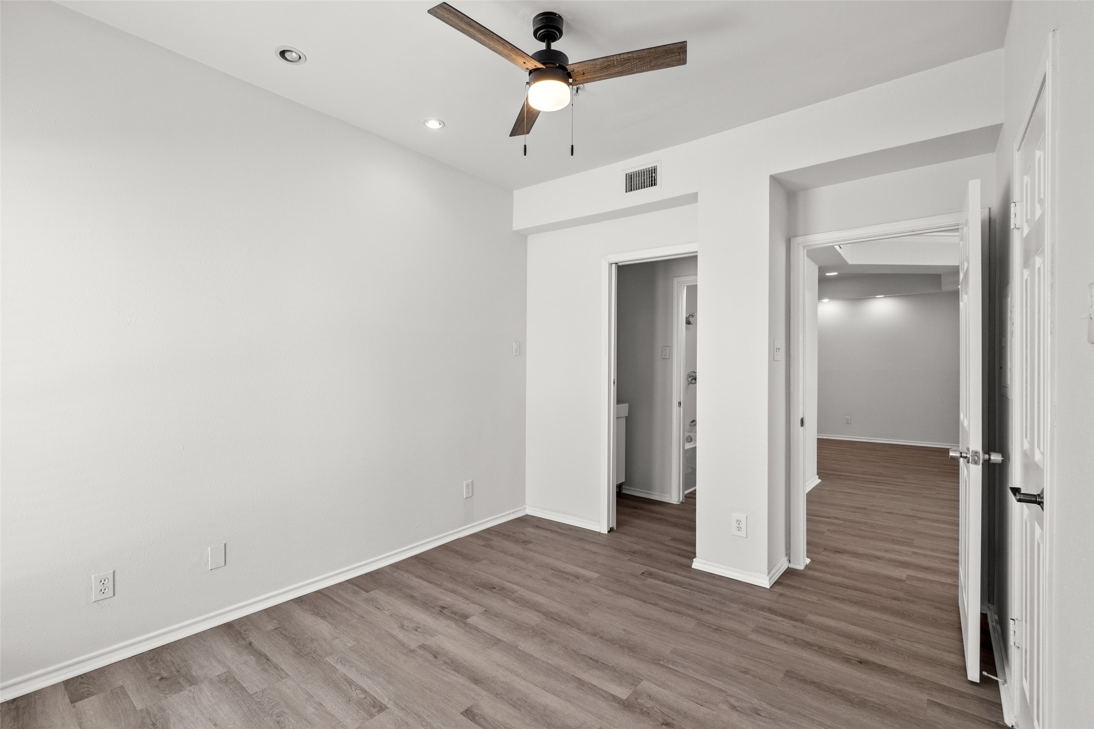 4104 N Hall Street 216