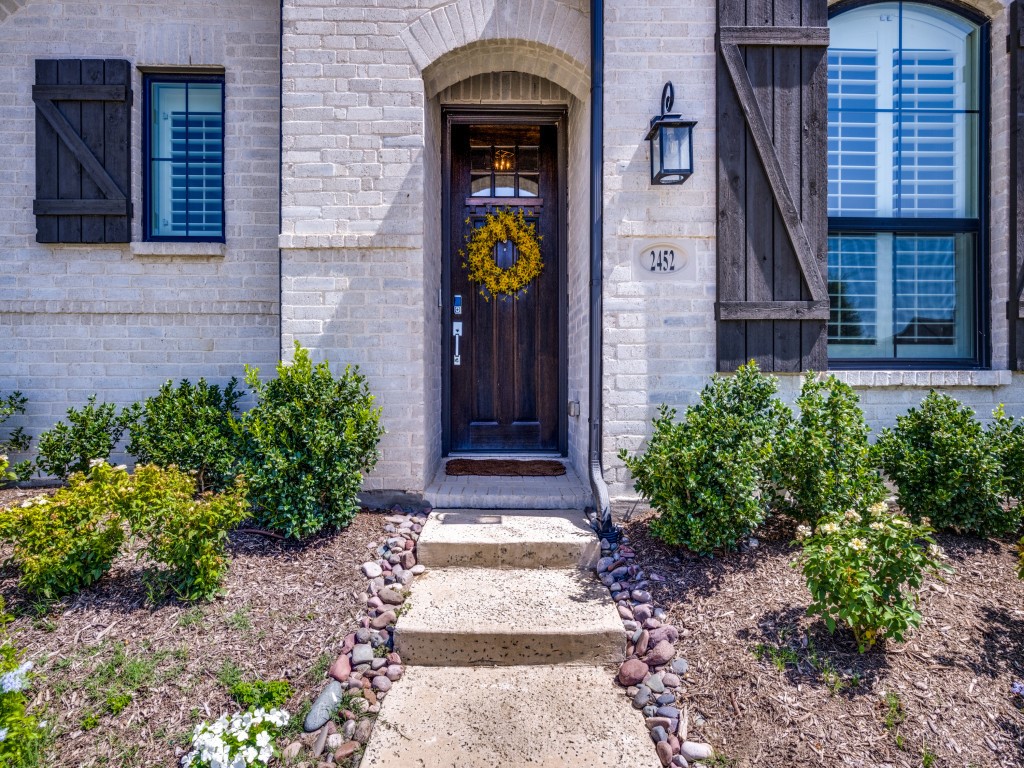 2452 Elm Place