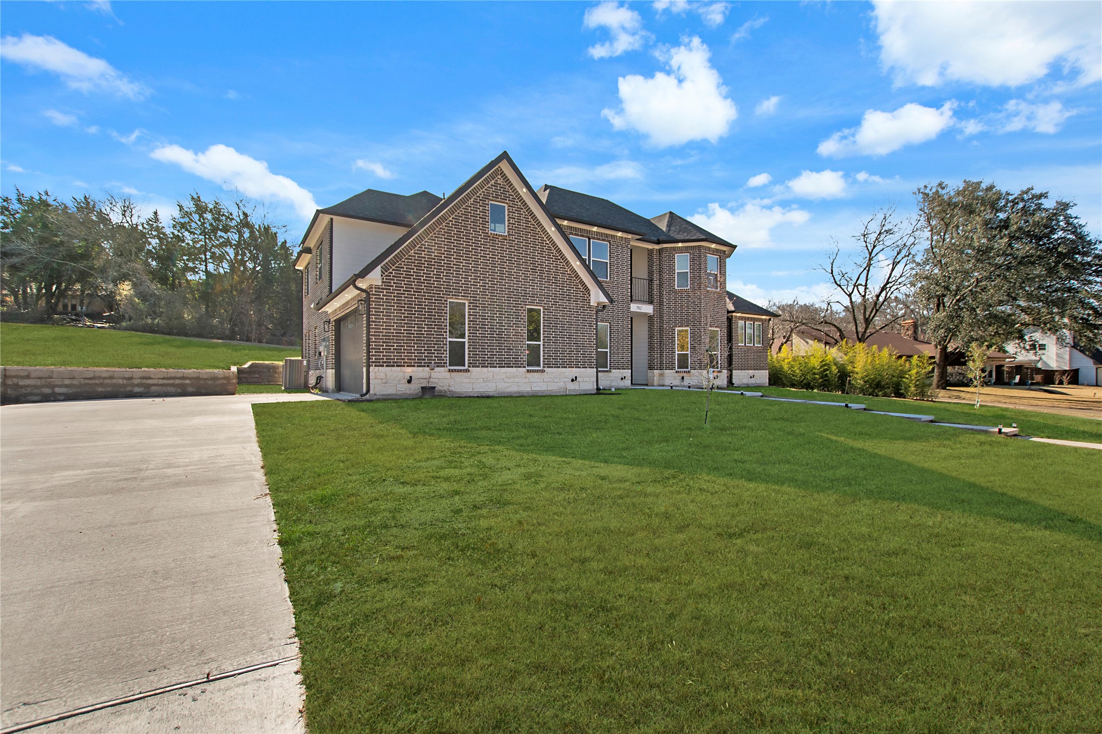702 Linkcrest Drive