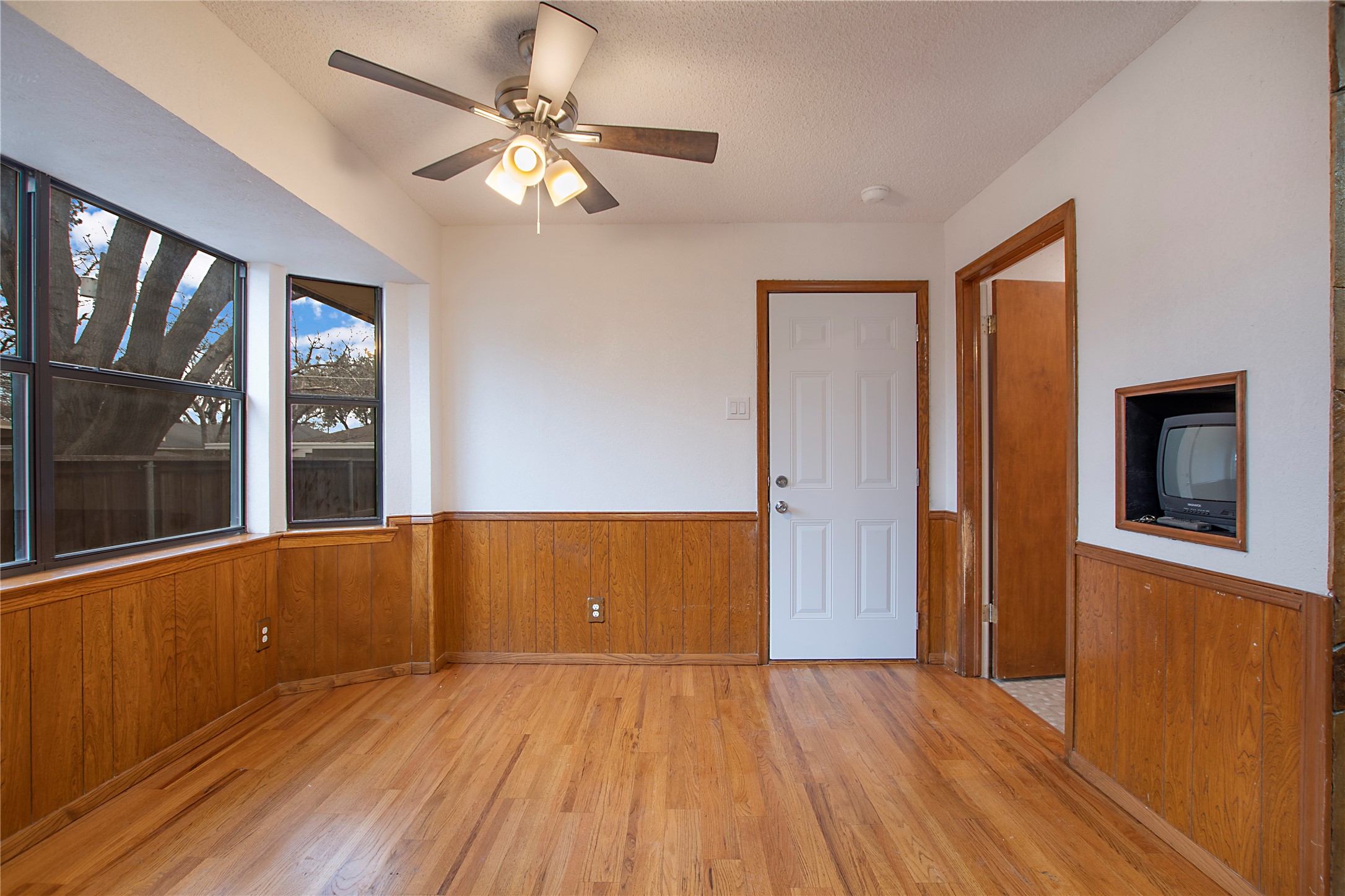 2114 Lansdowne Drive