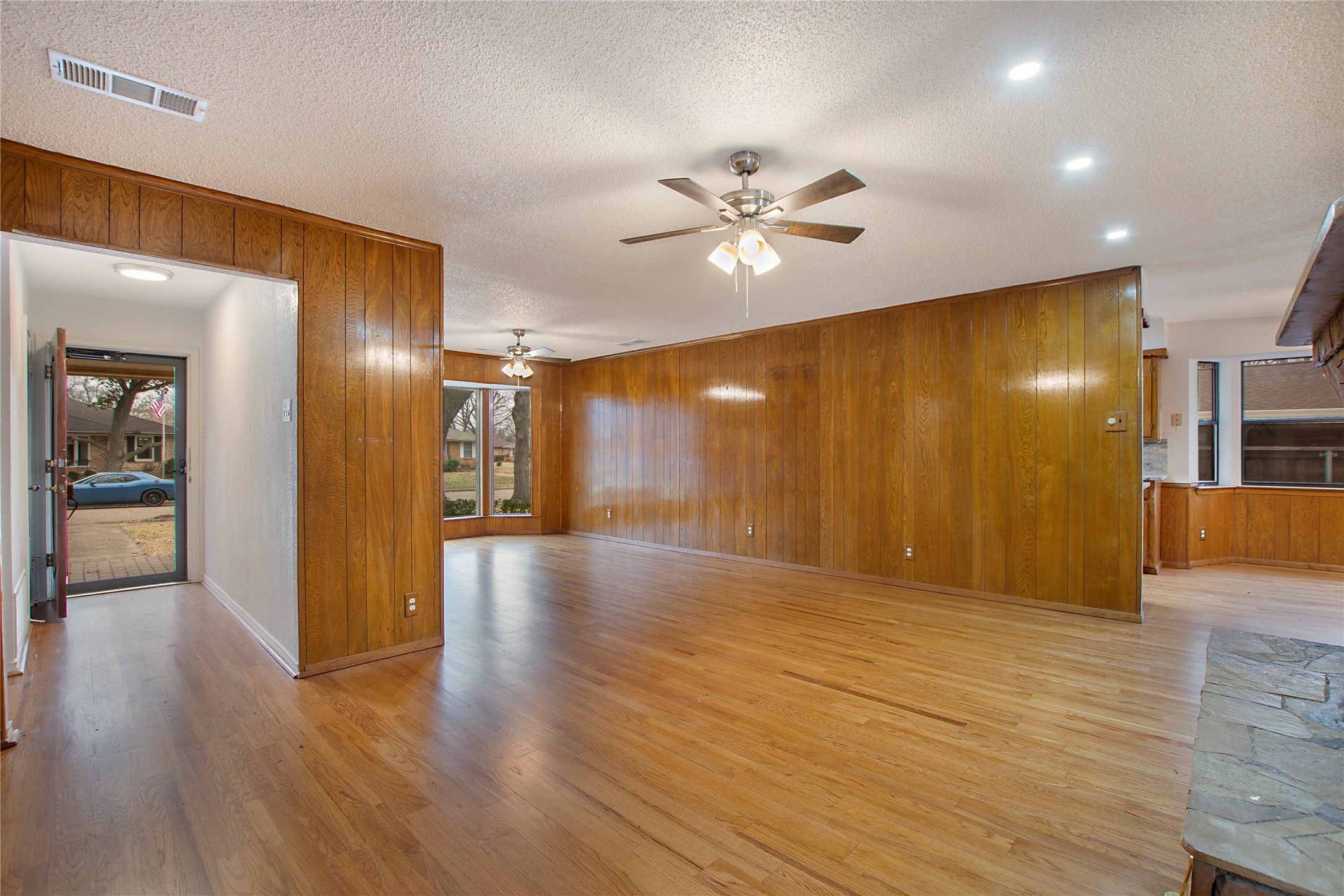 2114 Lansdowne Drive