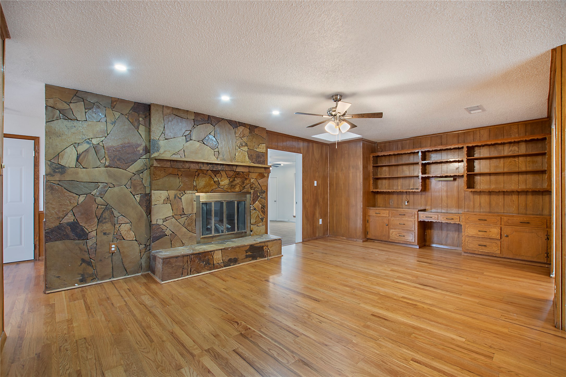 2114 Lansdowne Drive