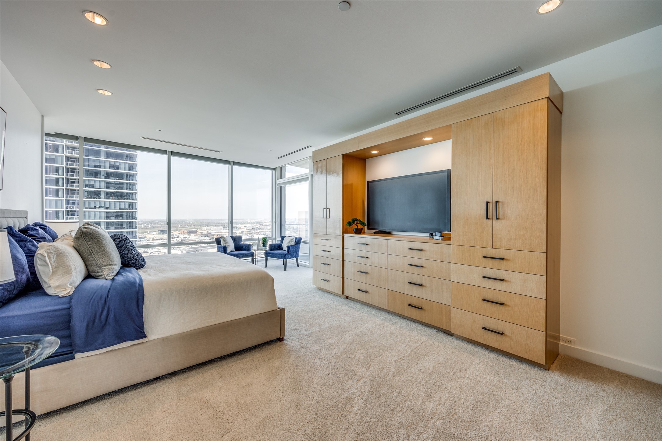 2430 Victory Park Lane 2109