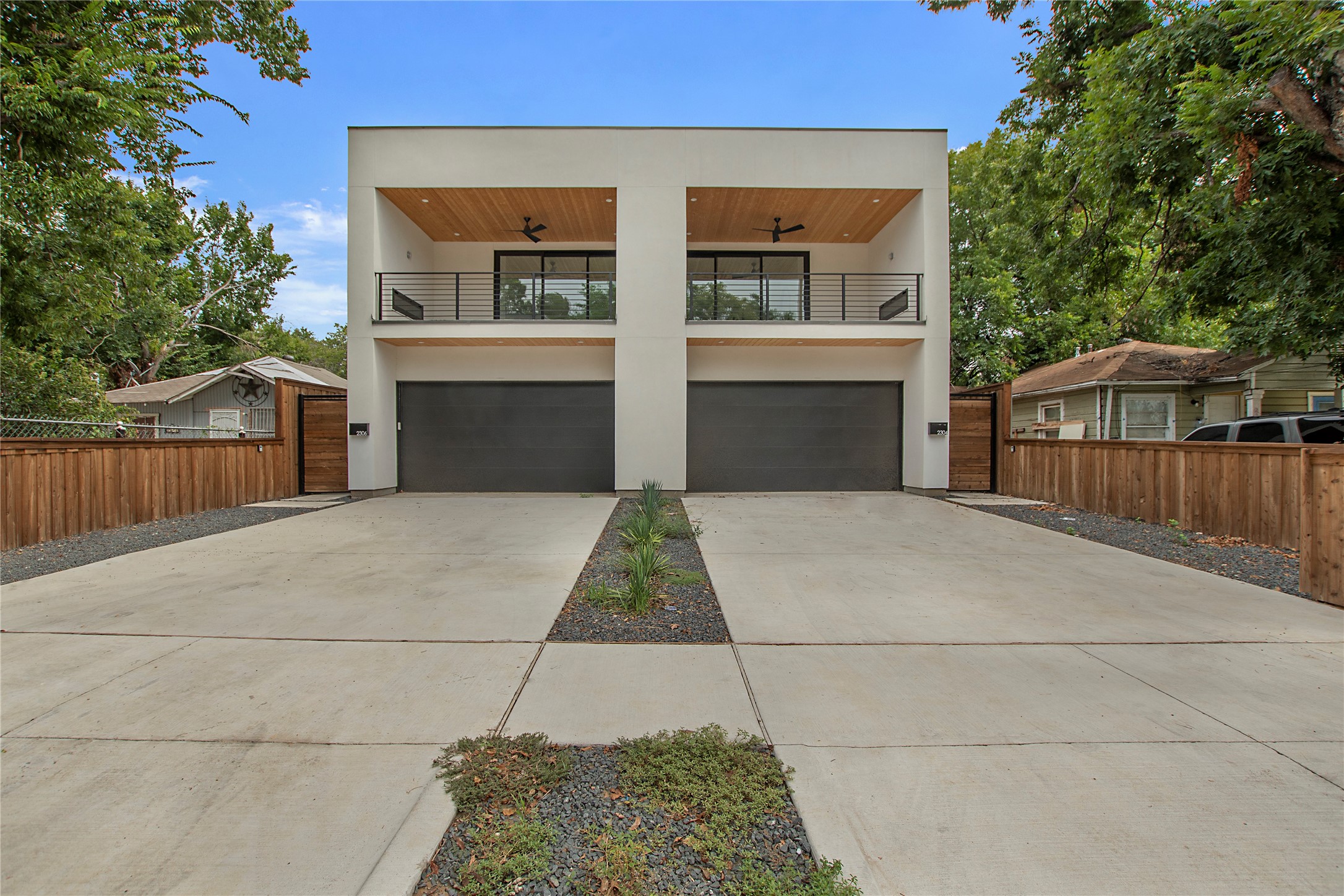 2306 Hondo