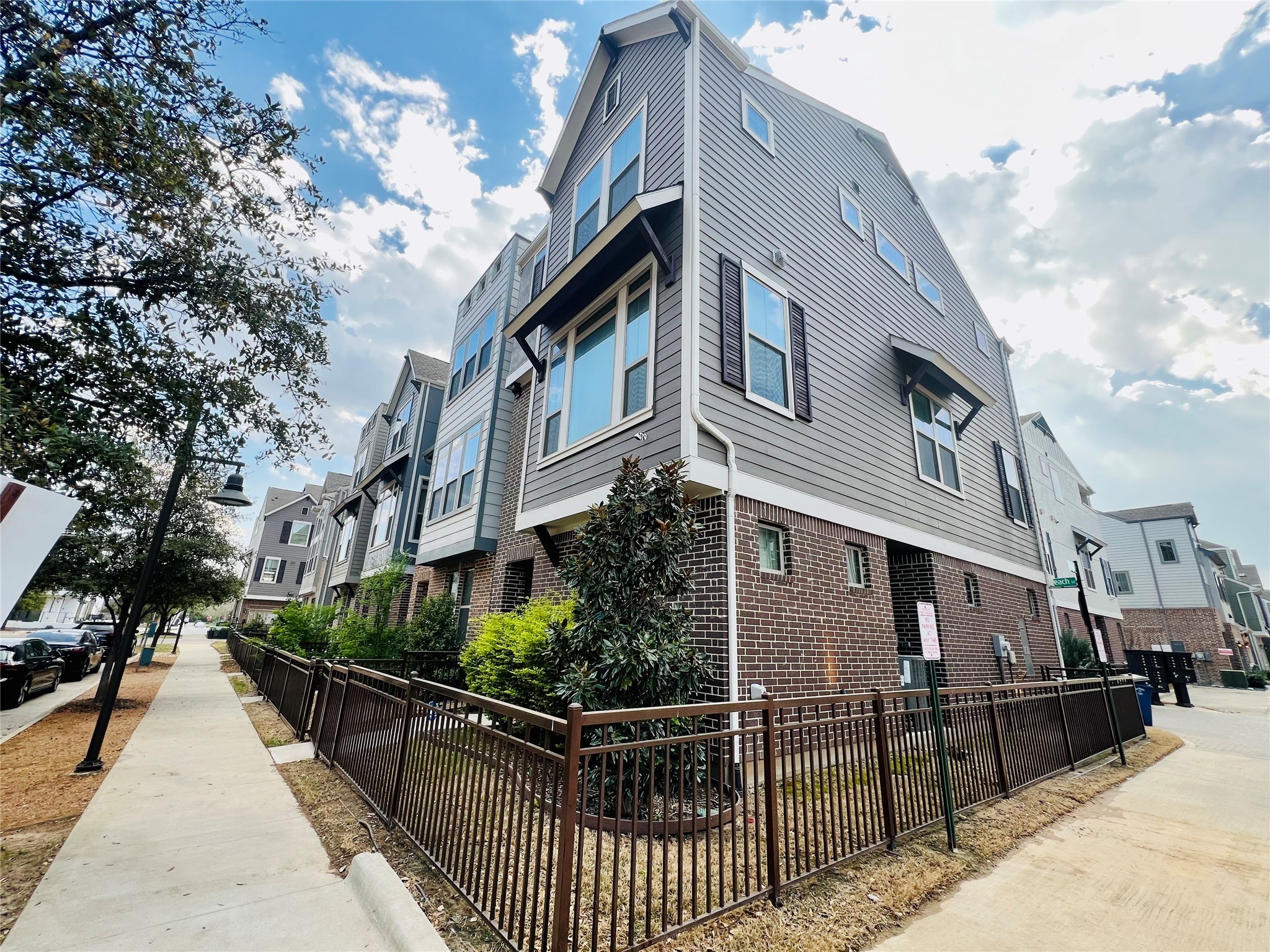 2752 Flowering Peach Lane