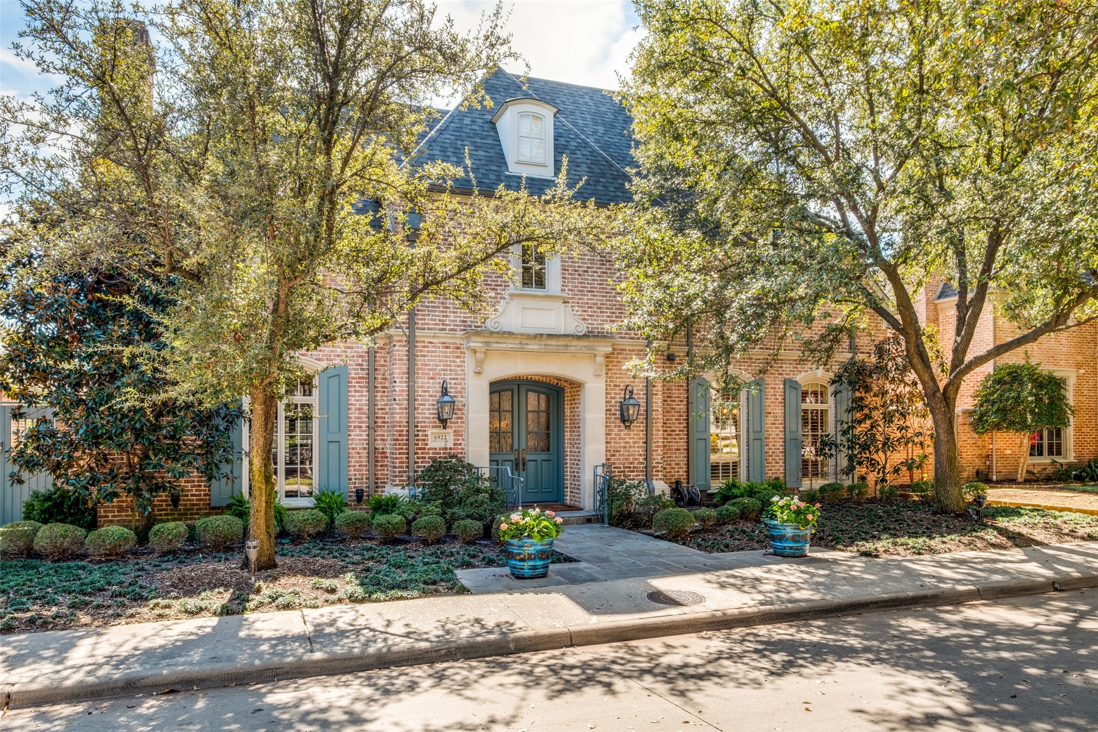 6922 Forest Glen