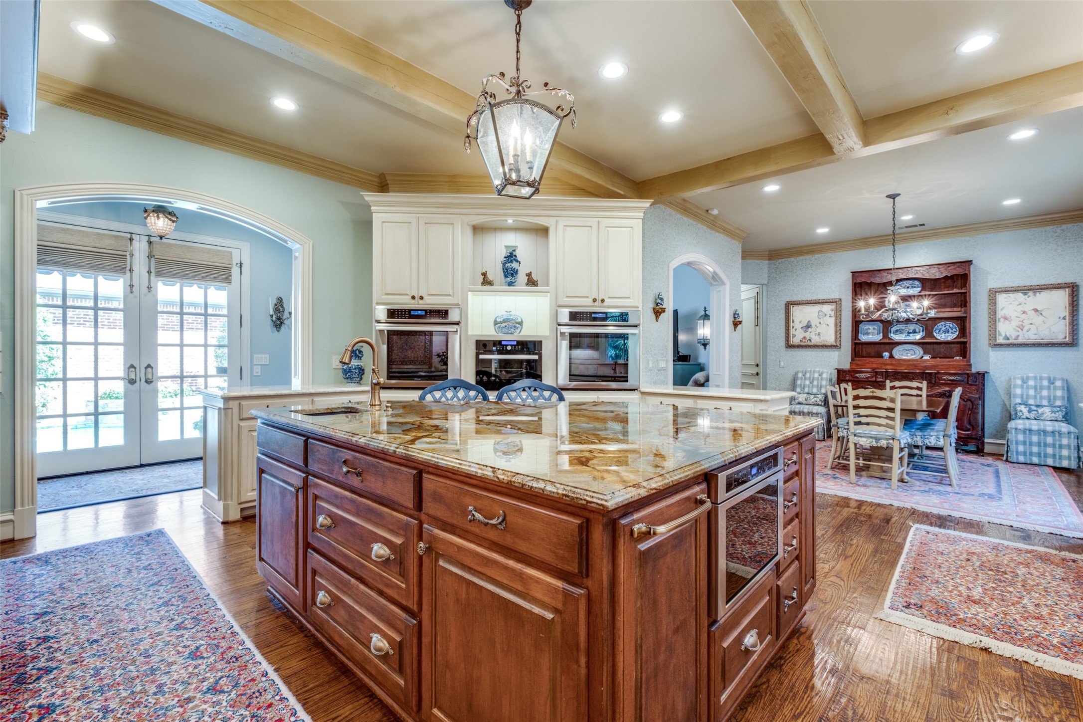 6922 Forest Glen