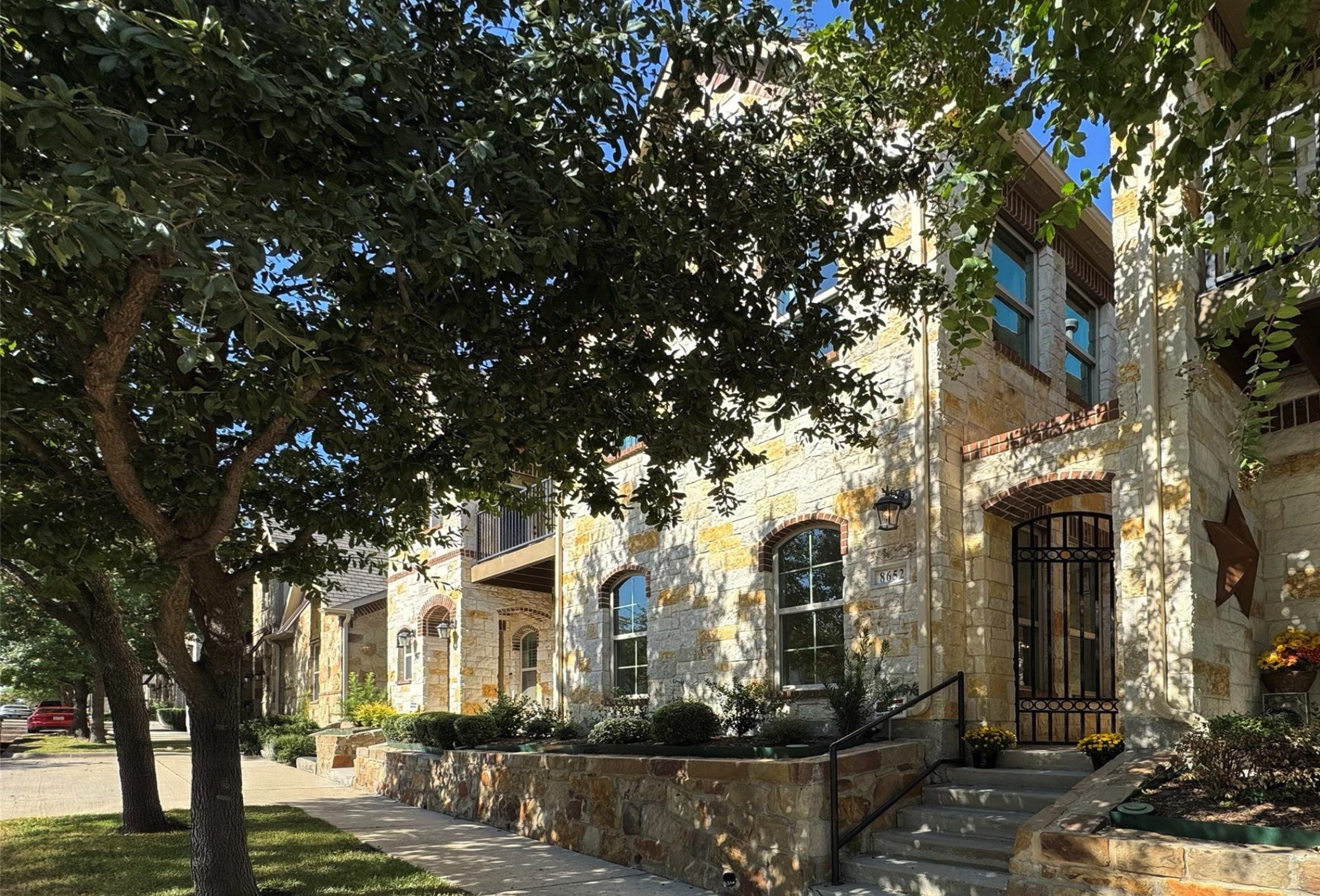 8652 Paradise Drive