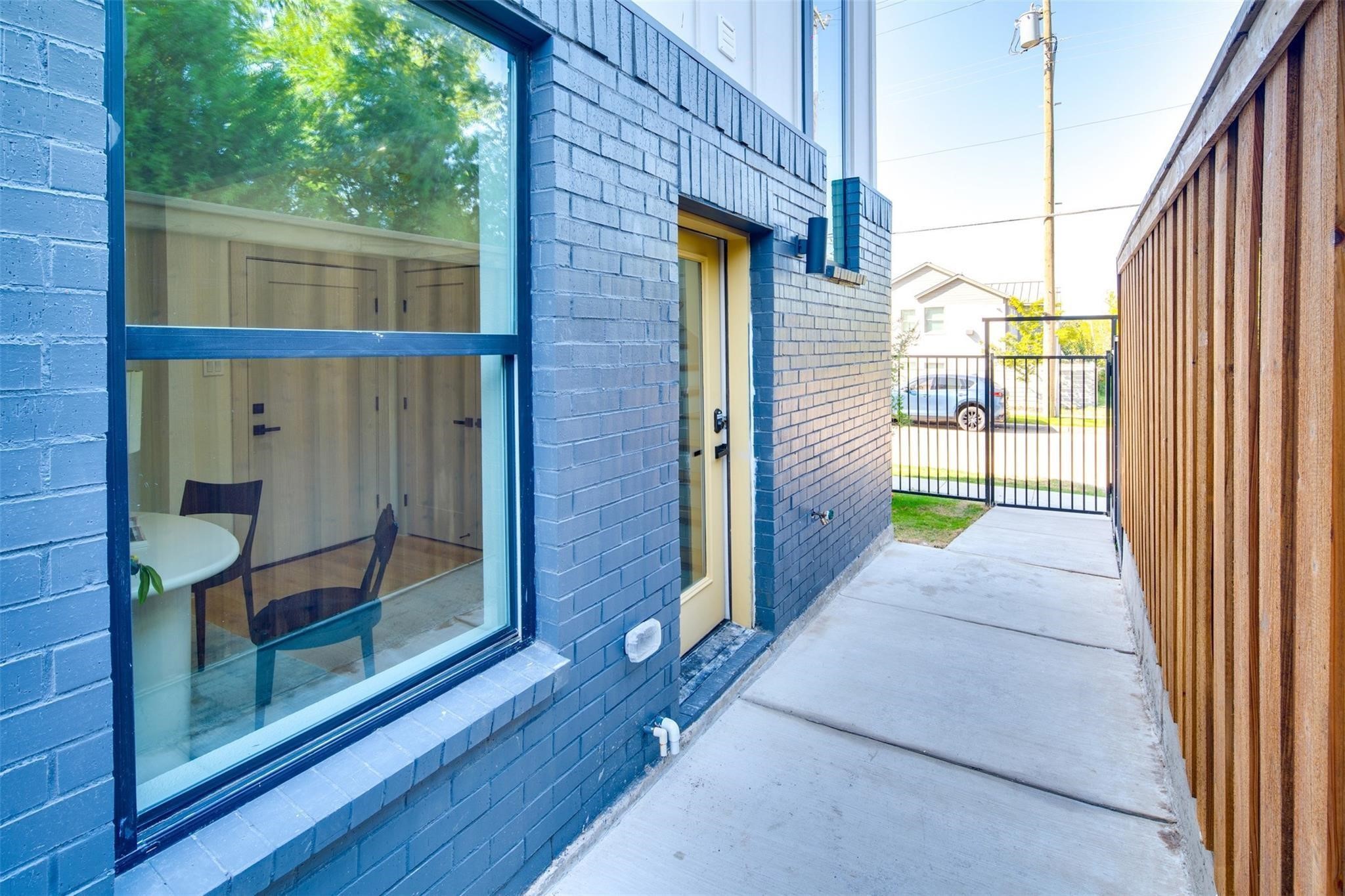 512 N Lancaster Street 8