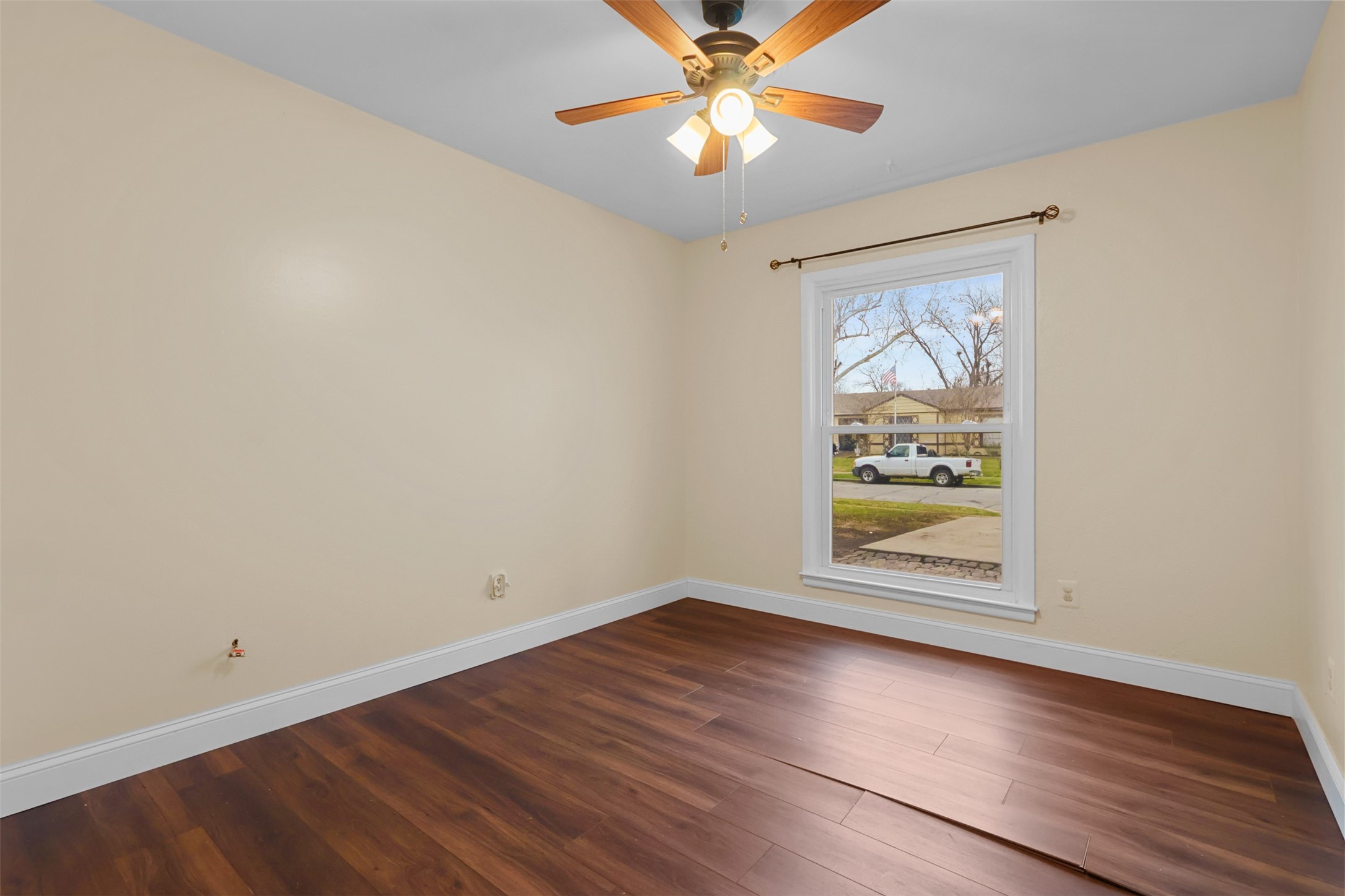 433 Leslie Lane