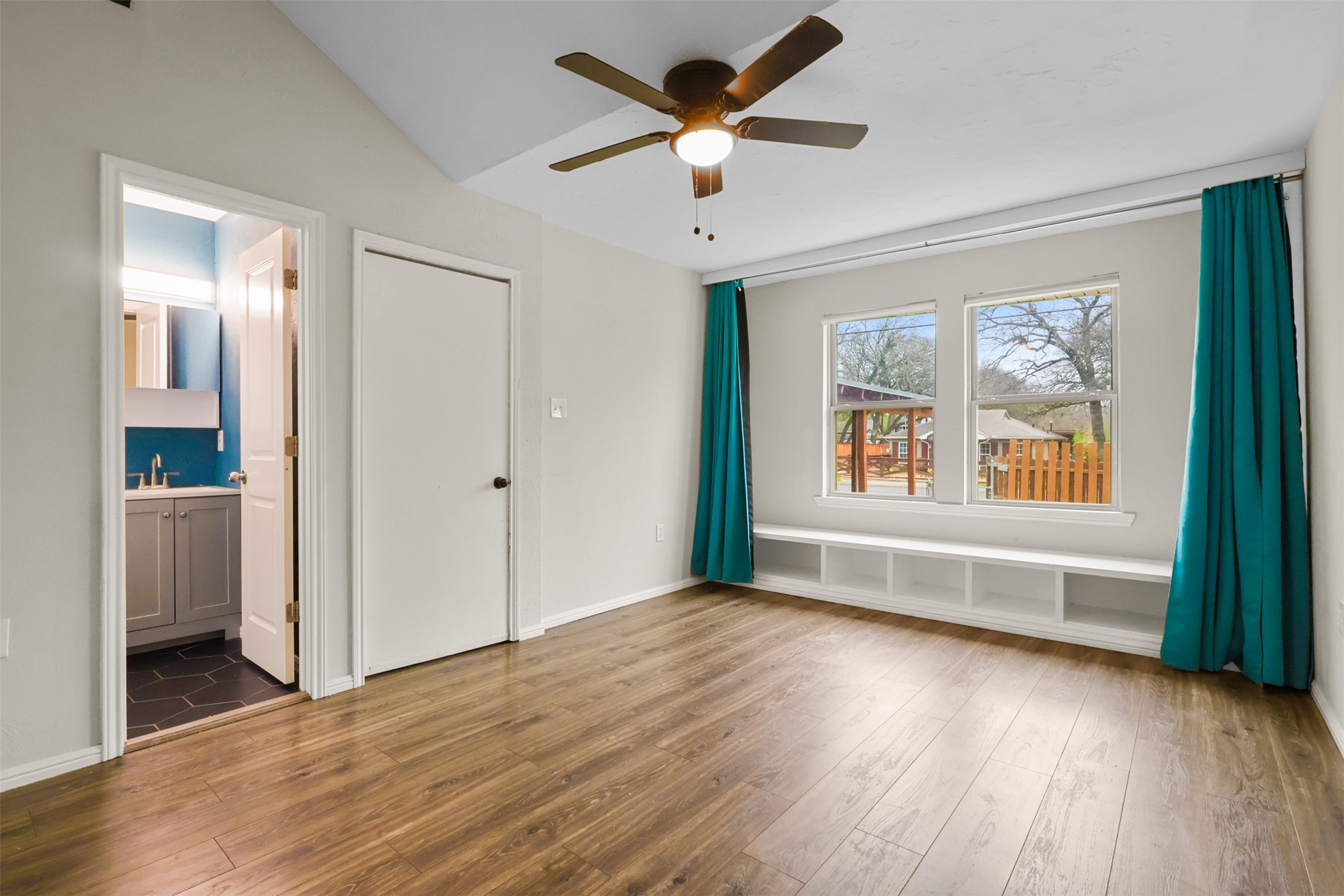 433 Leslie Lane