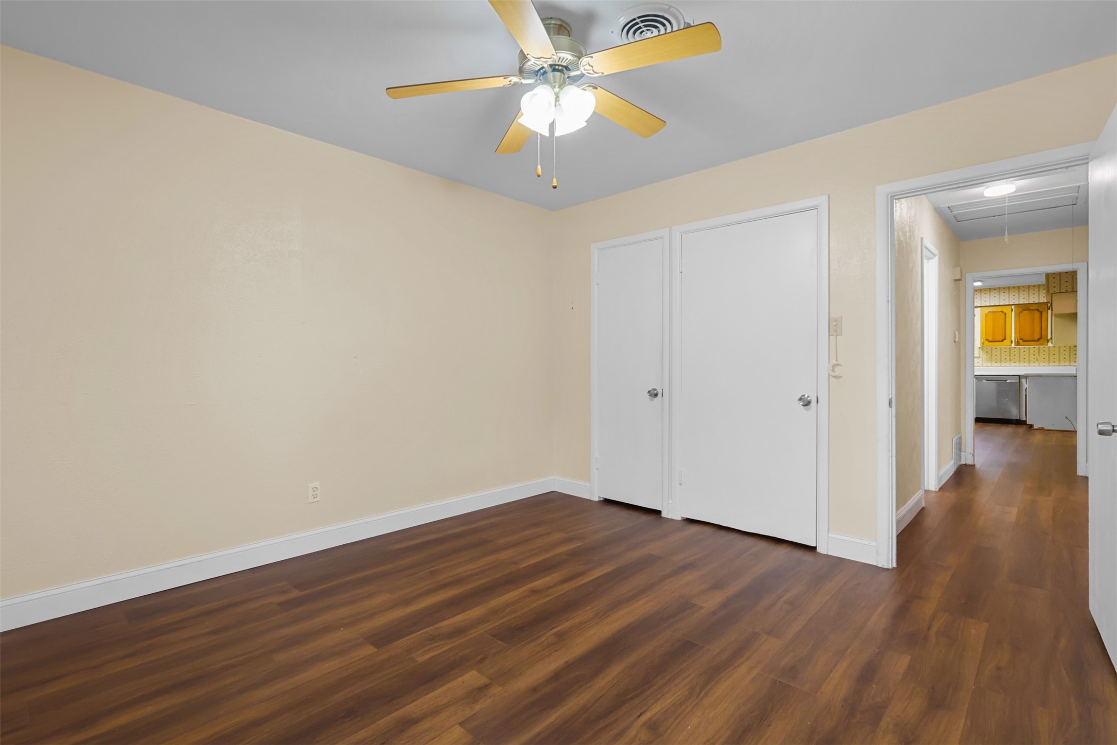433 Leslie Lane