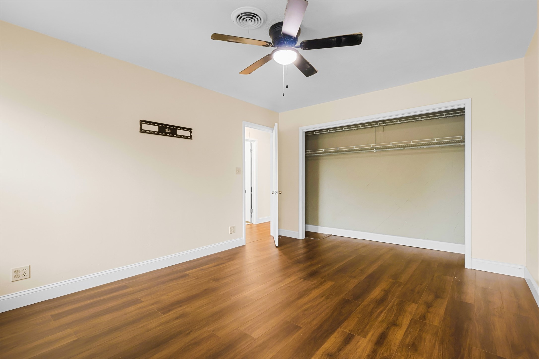 433 Leslie Lane