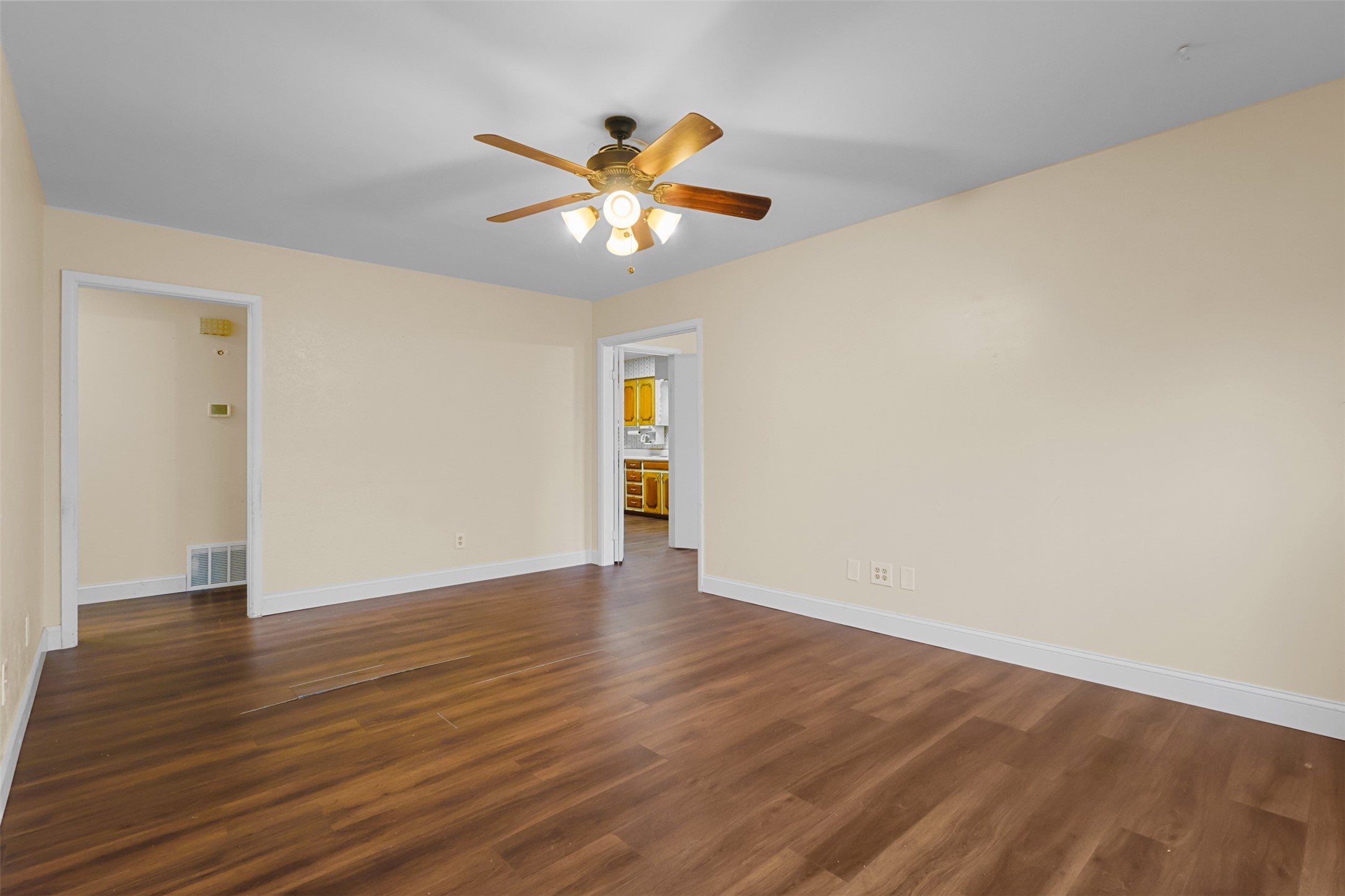 433 Leslie Lane