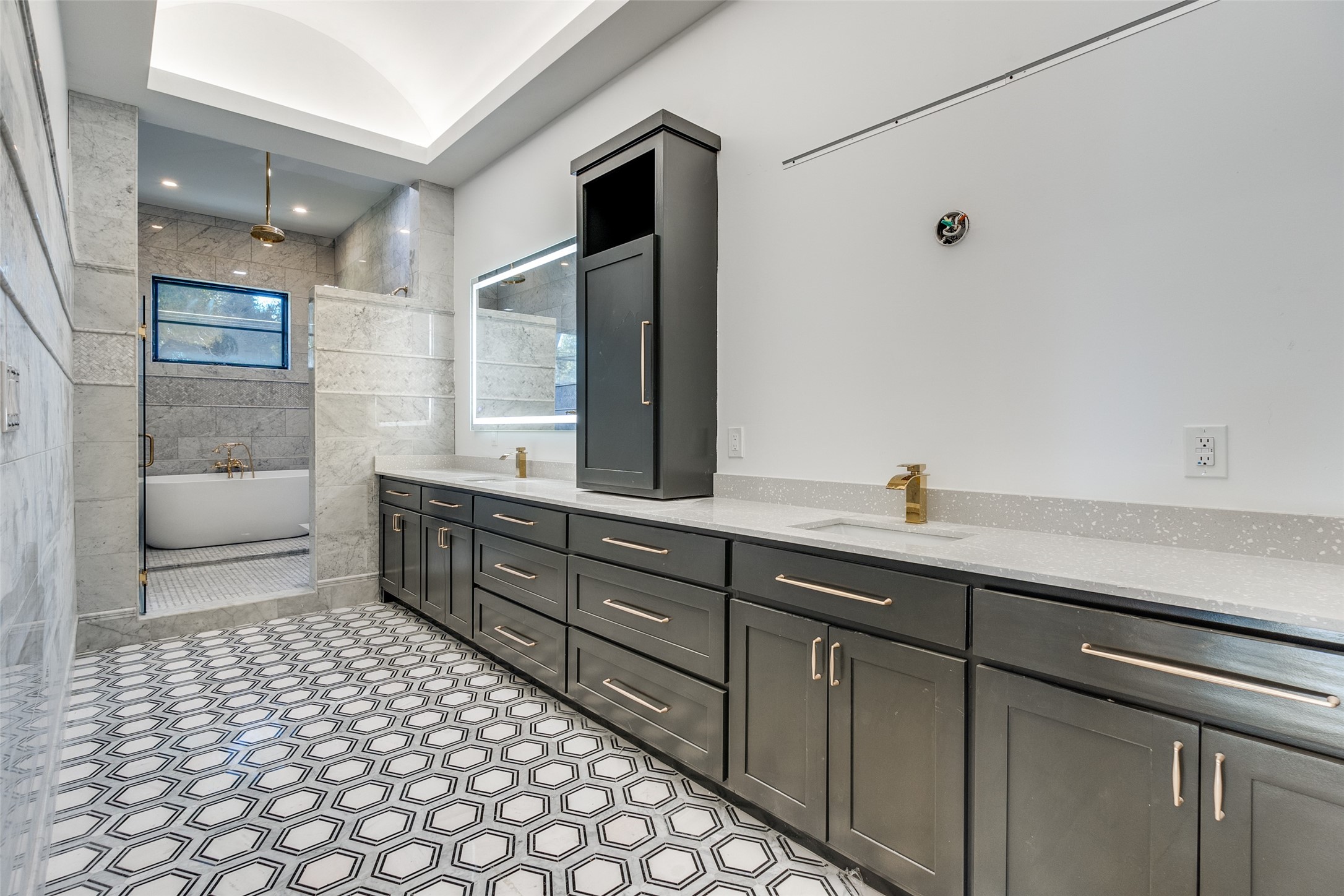 3221 S Glenbrook Drive