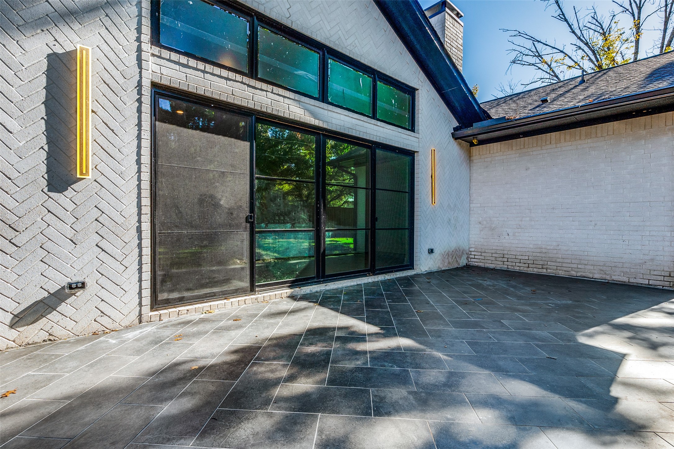 3221 S Glenbrook Drive