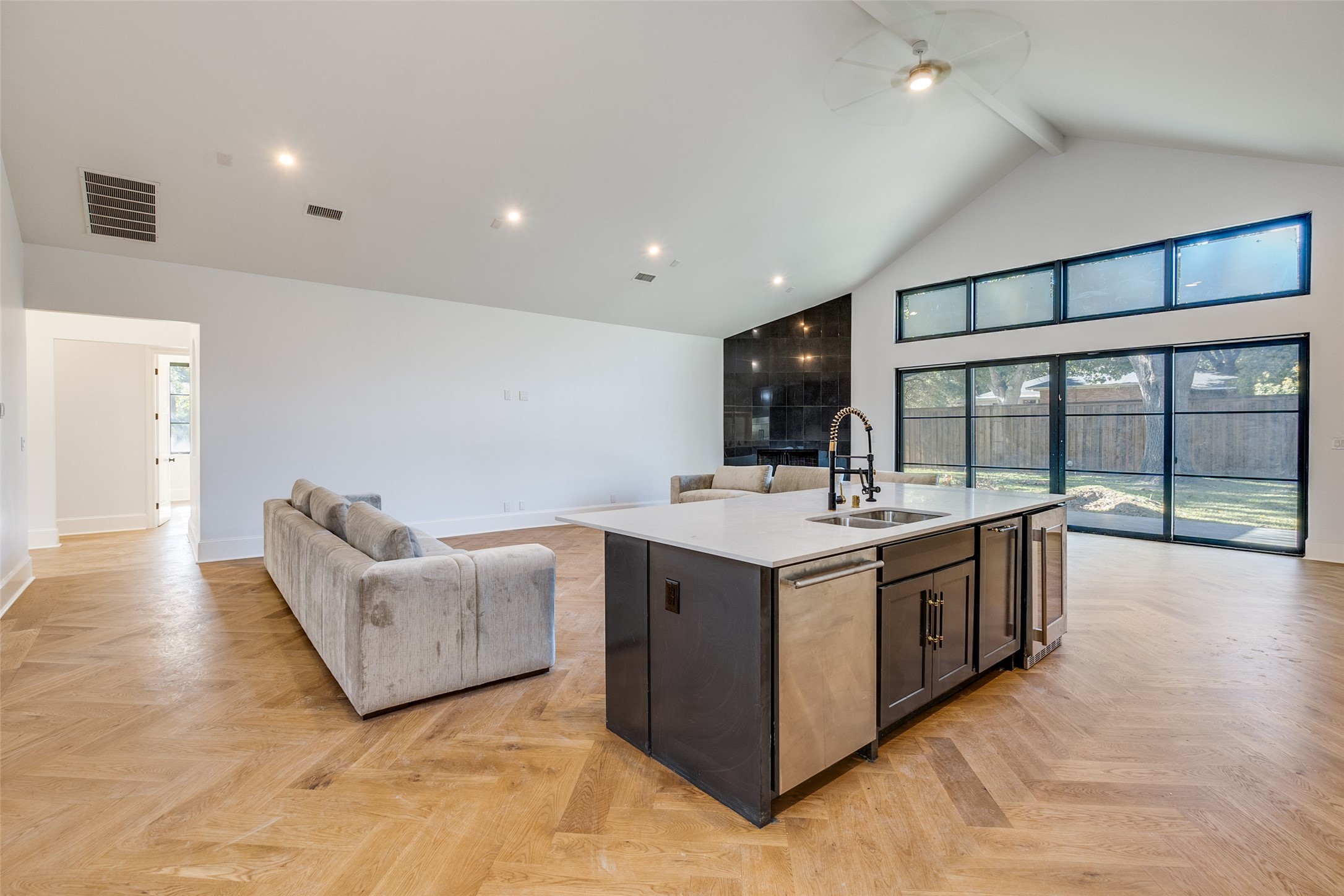 3221 S Glenbrook Drive