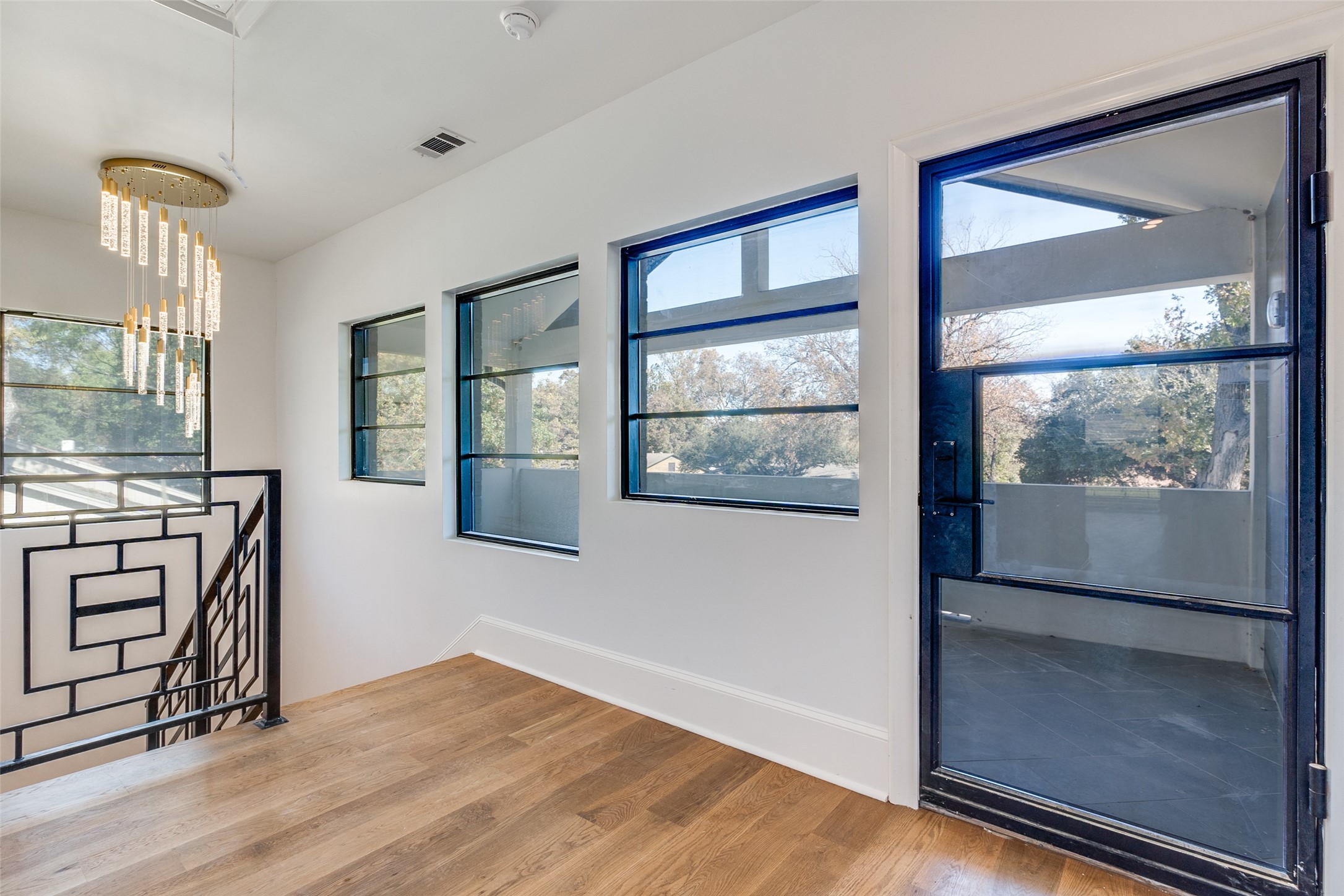 3221 S Glenbrook Drive