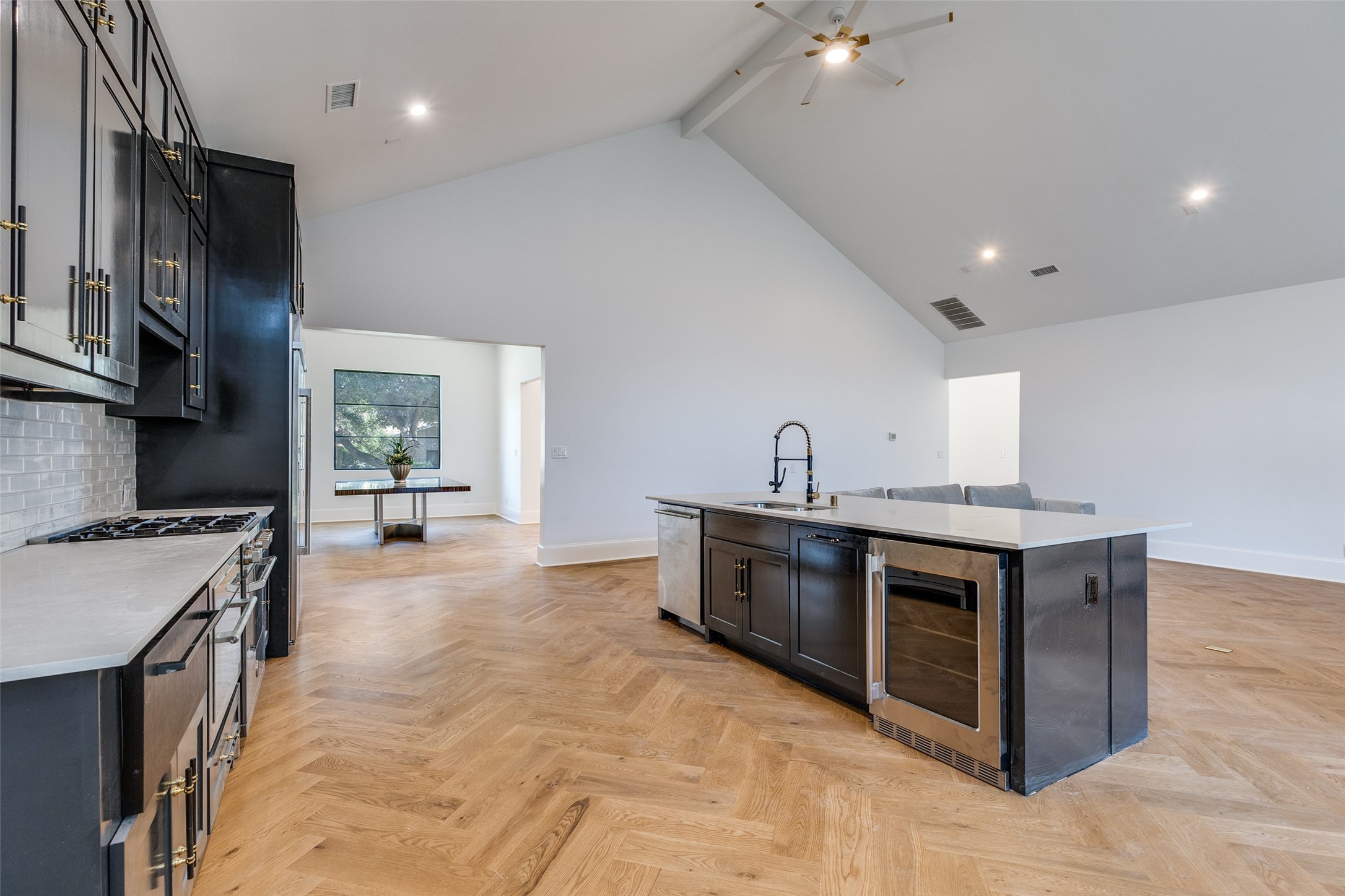 3221 S Glenbrook Drive