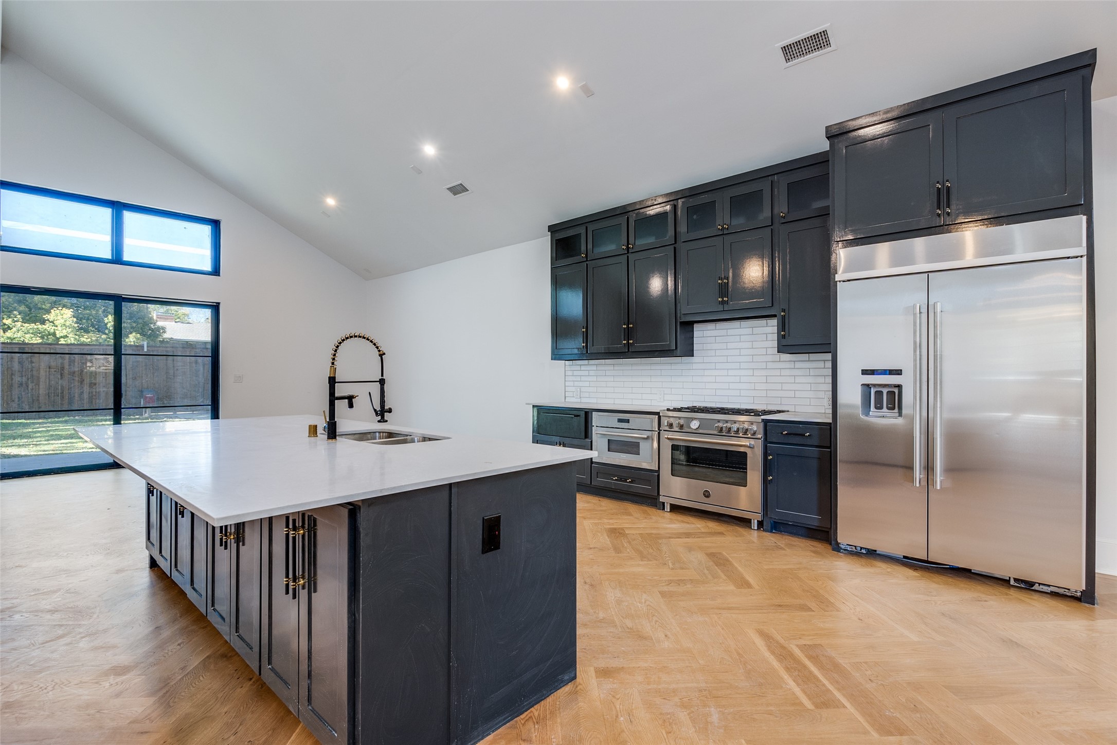 3221 S Glenbrook Drive