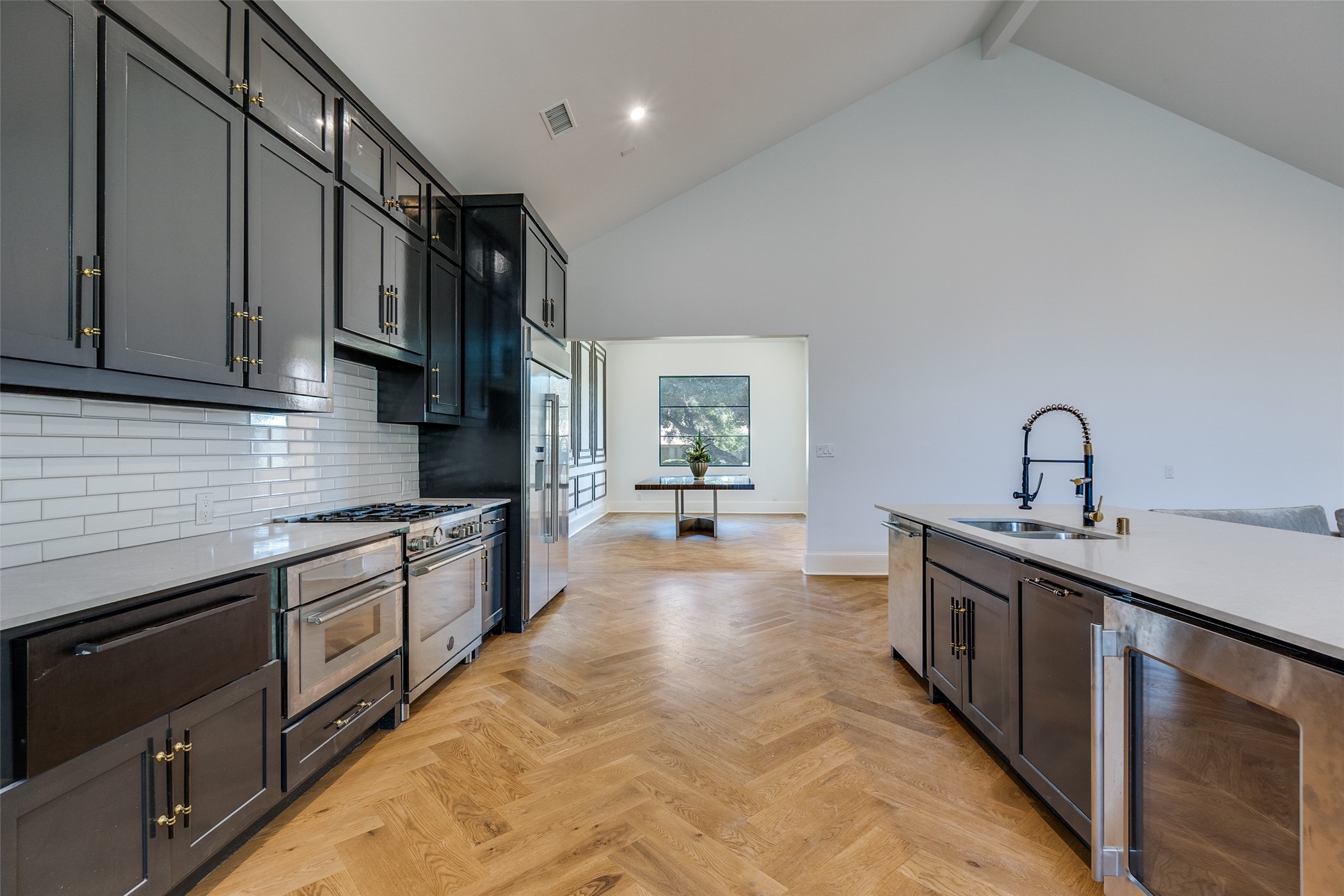 3221 S Glenbrook Drive