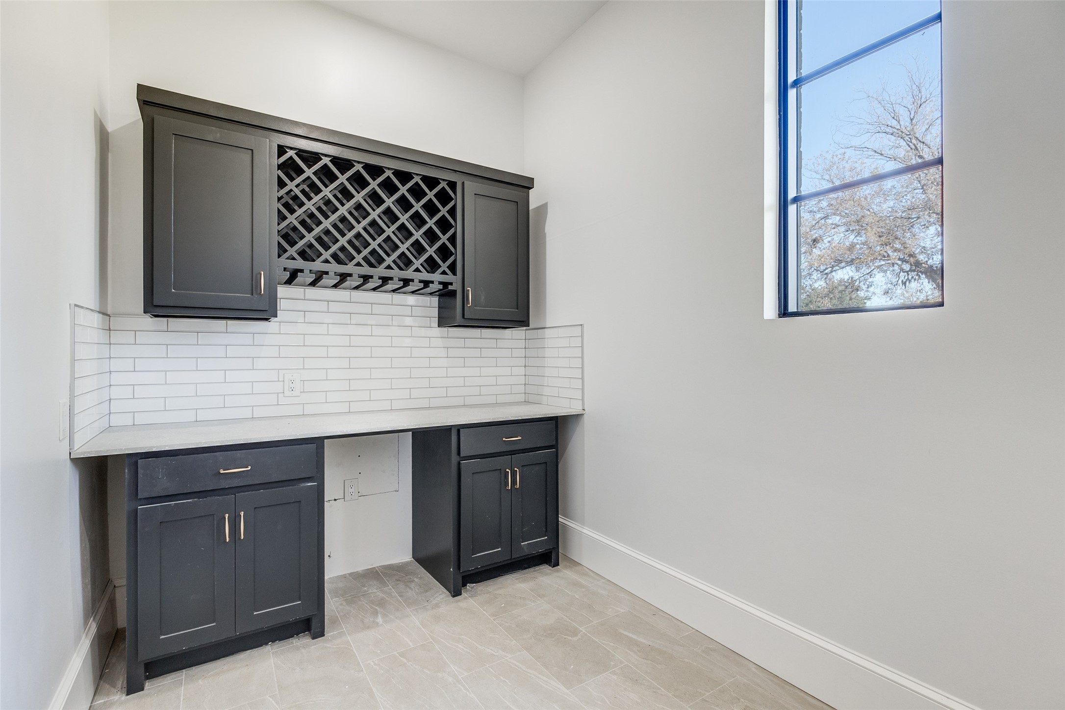 3221 S Glenbrook Drive