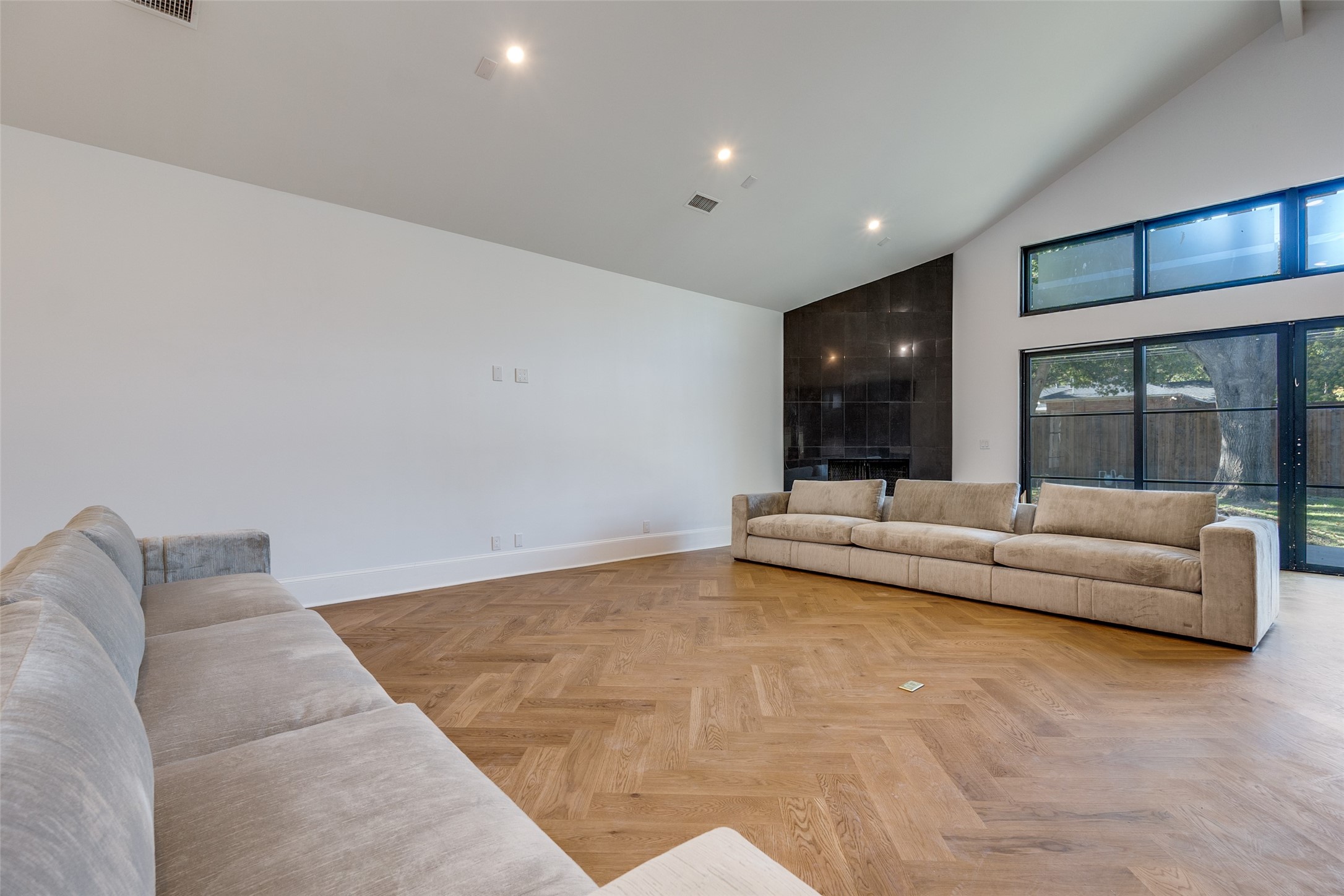 3221 S Glenbrook Drive