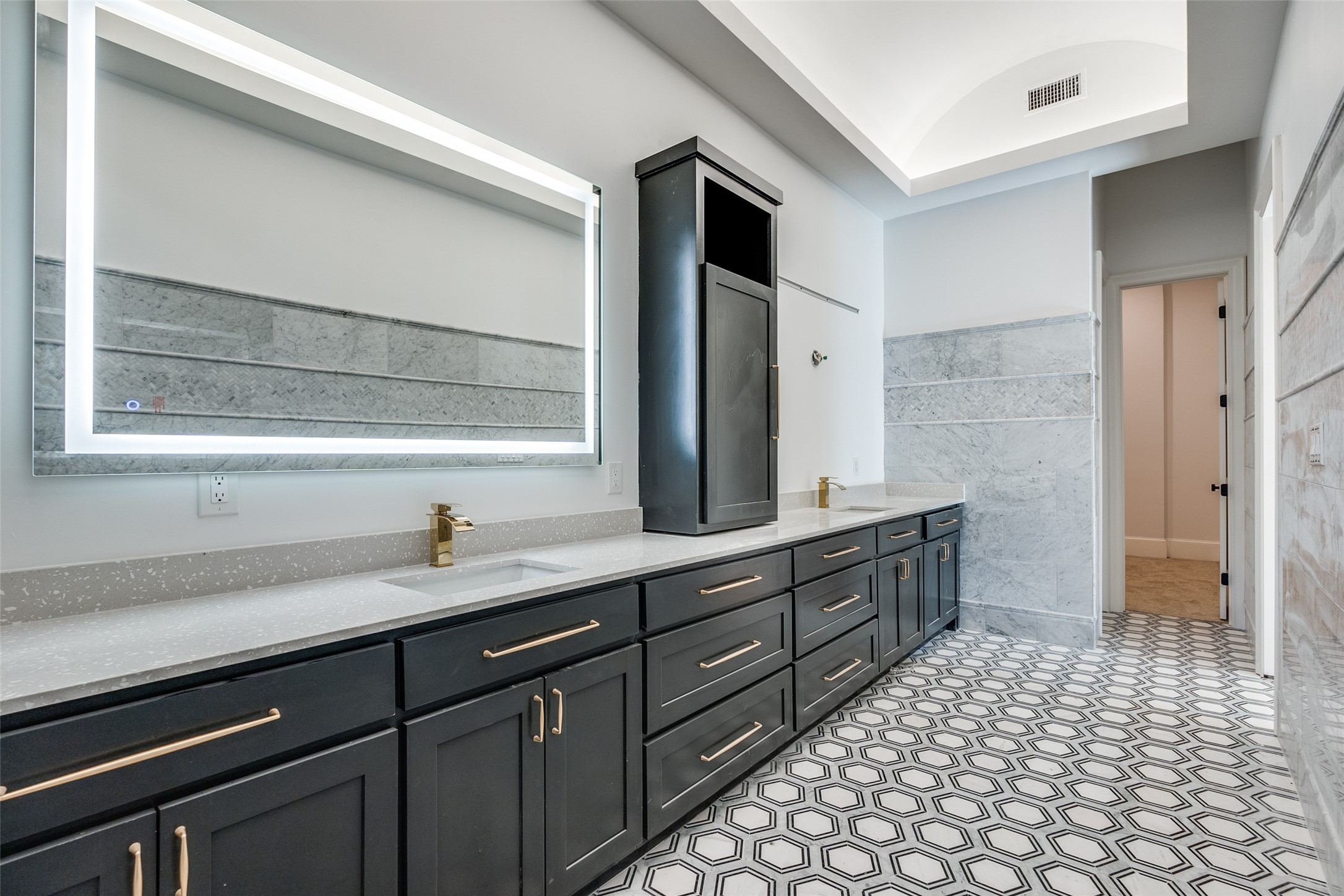 3221 S Glenbrook Drive