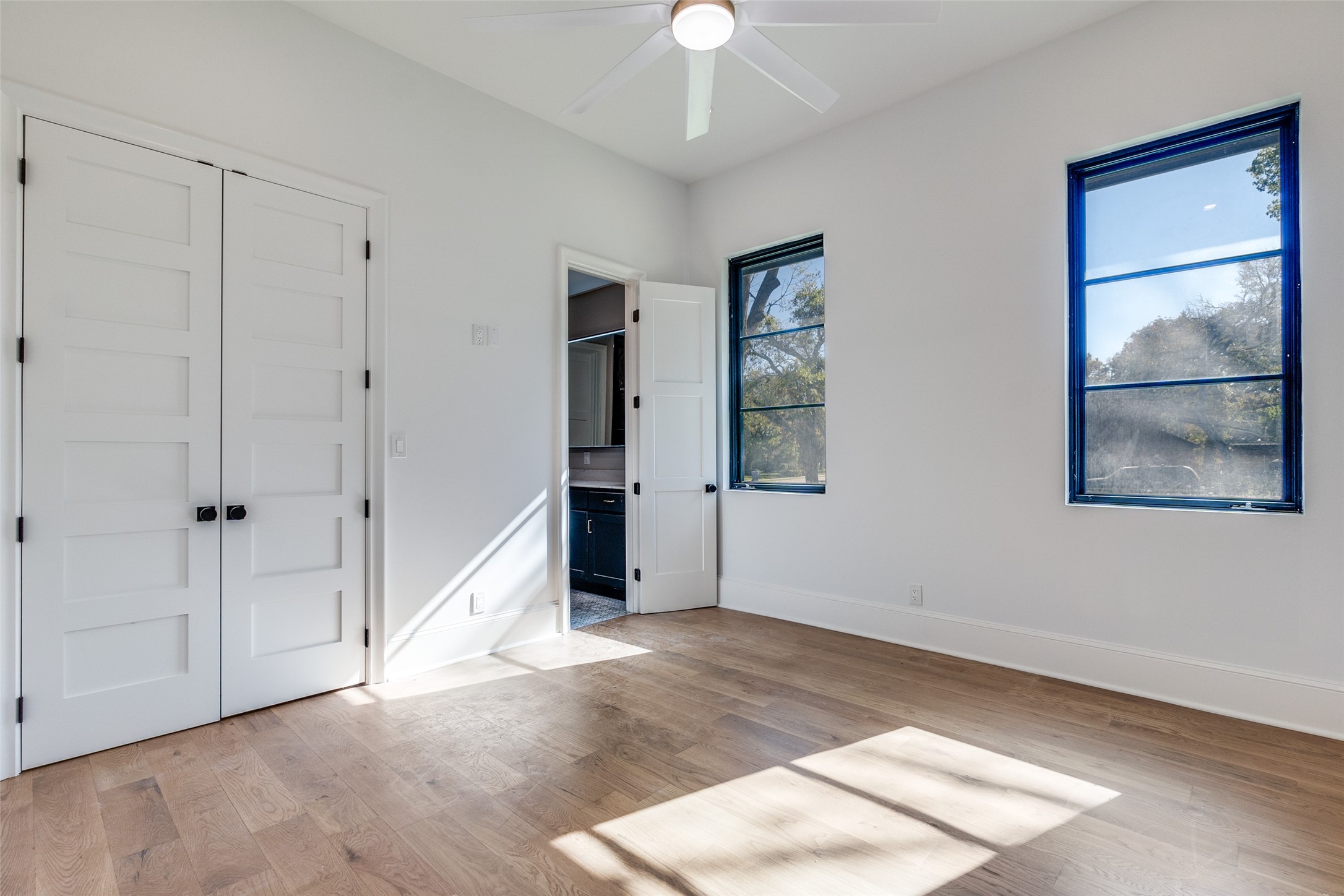 3221 S Glenbrook Drive