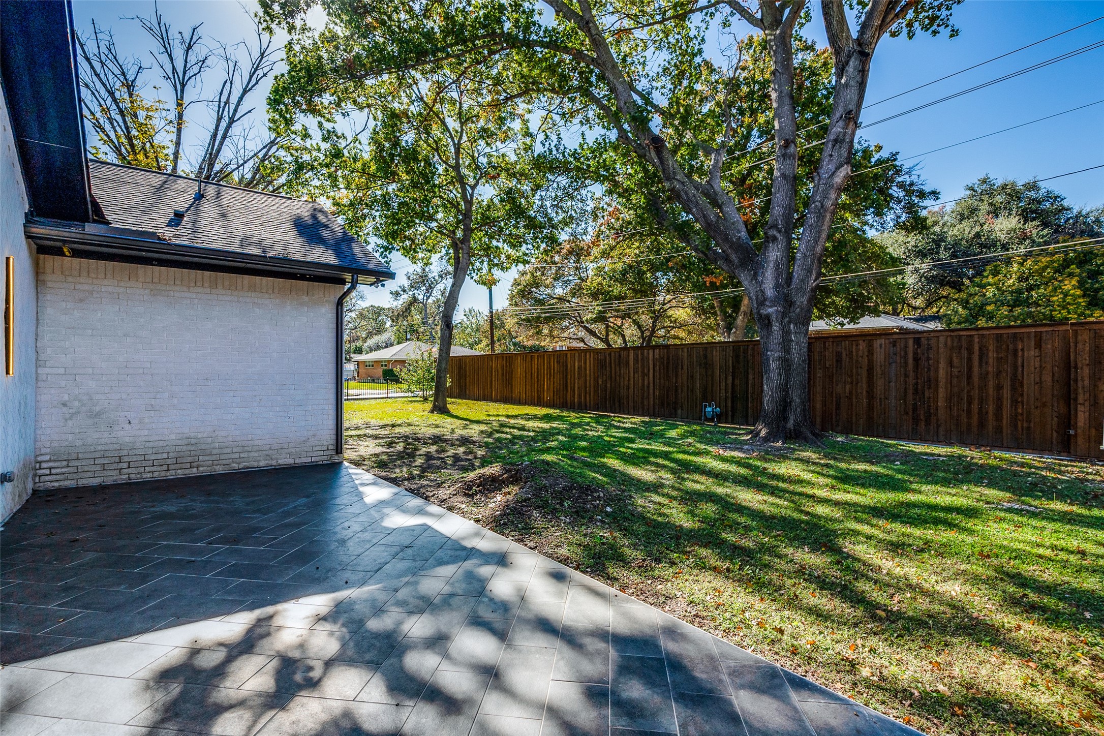 3221 S Glenbrook Drive