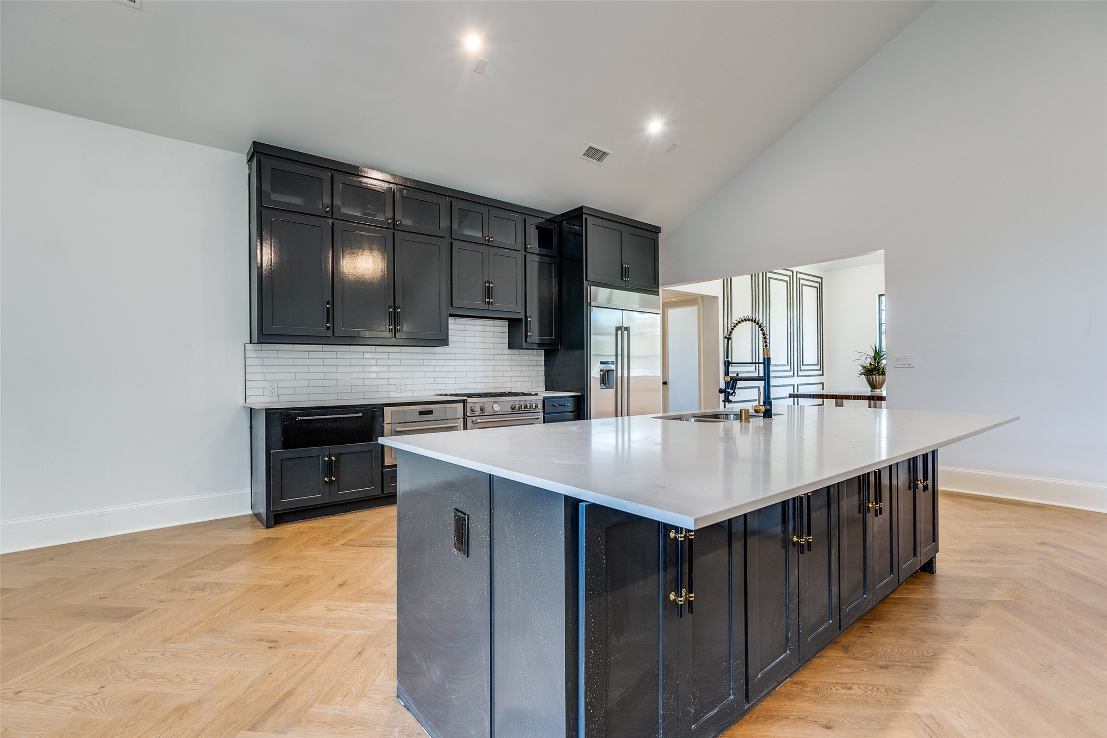 3221 S Glenbrook Drive