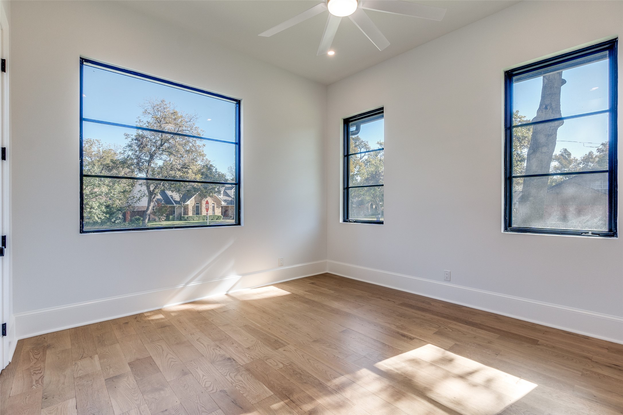 3221 S Glenbrook Drive