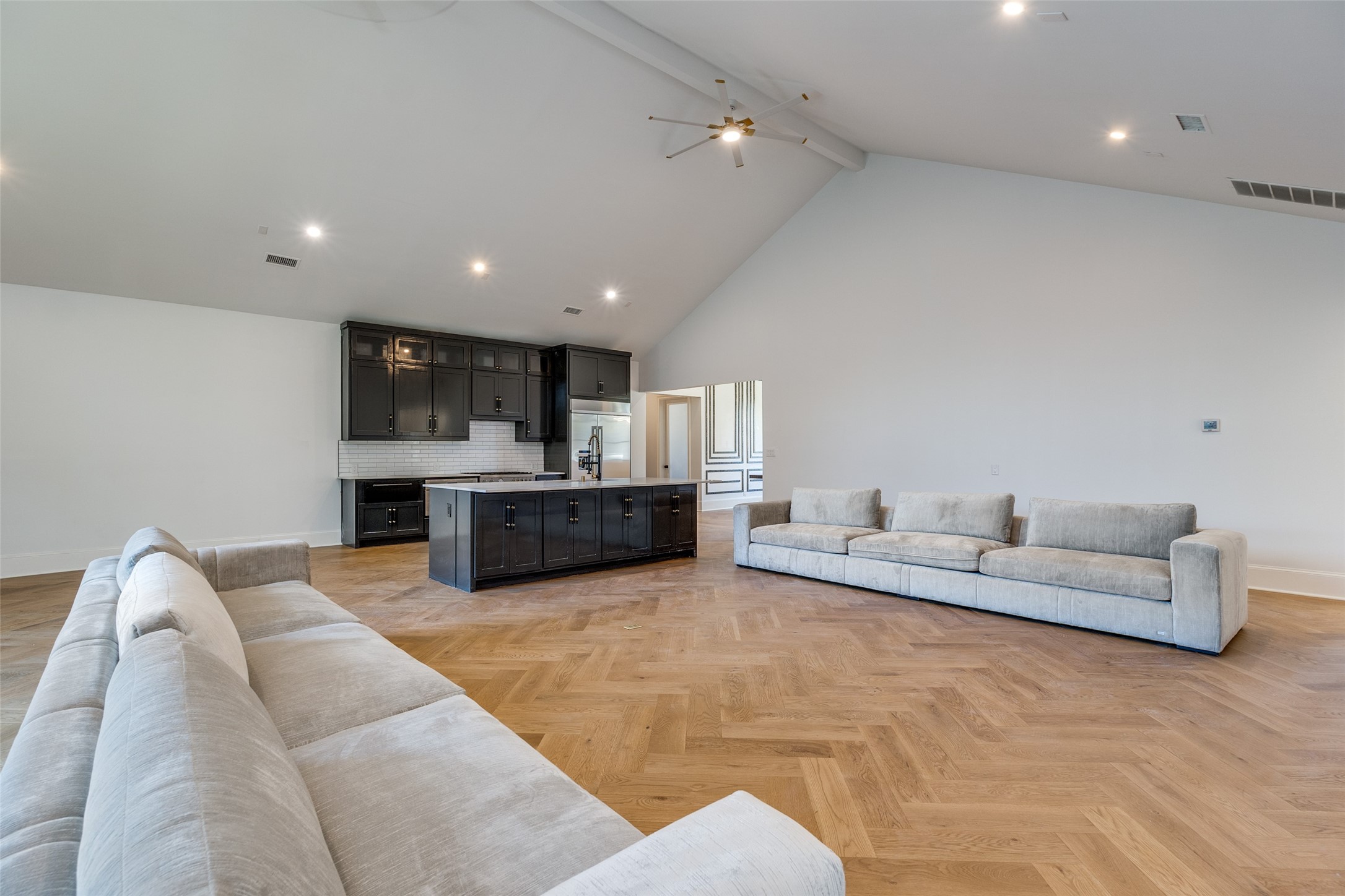 3221 S Glenbrook Drive