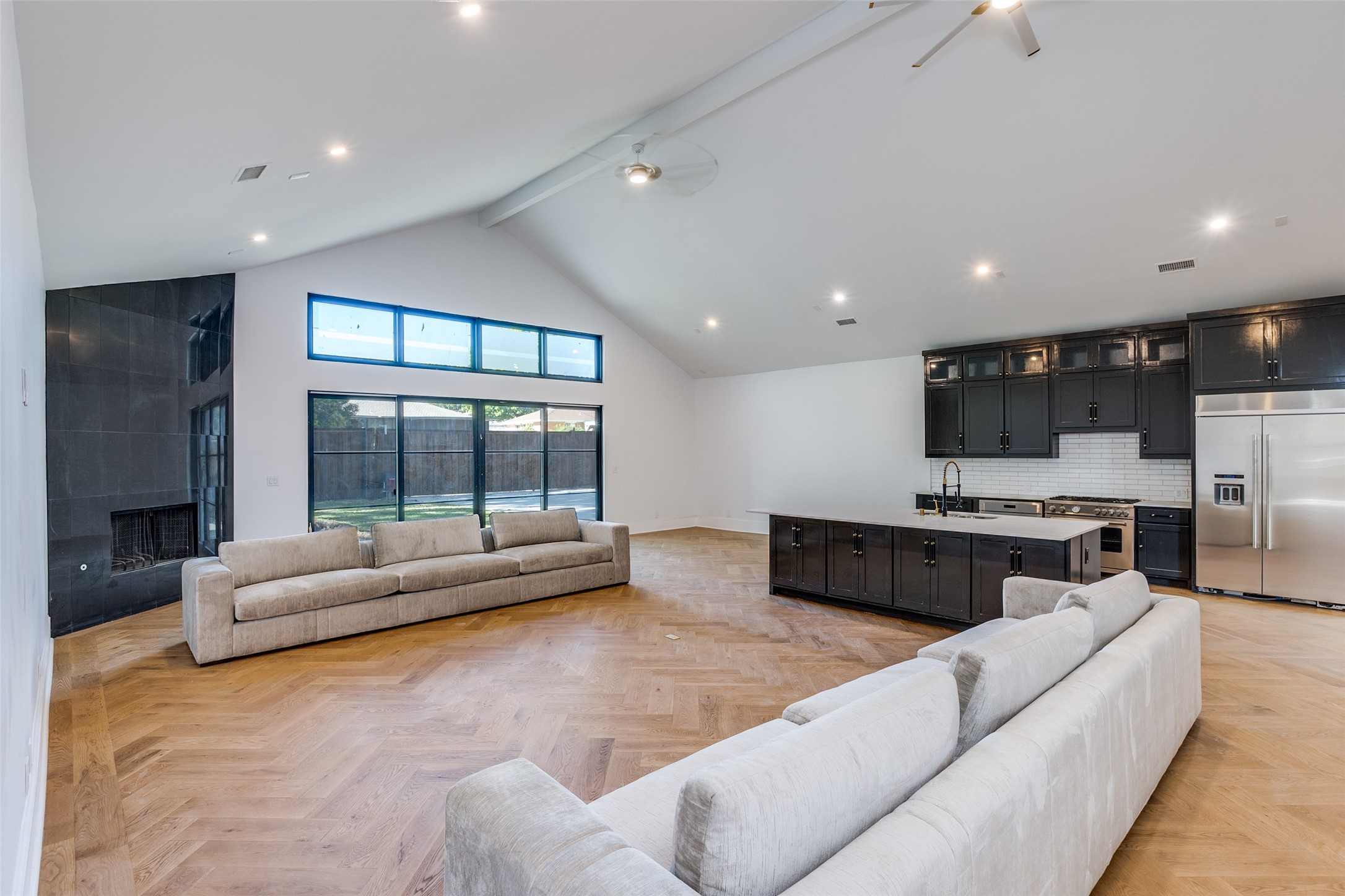 3221 S Glenbrook Drive