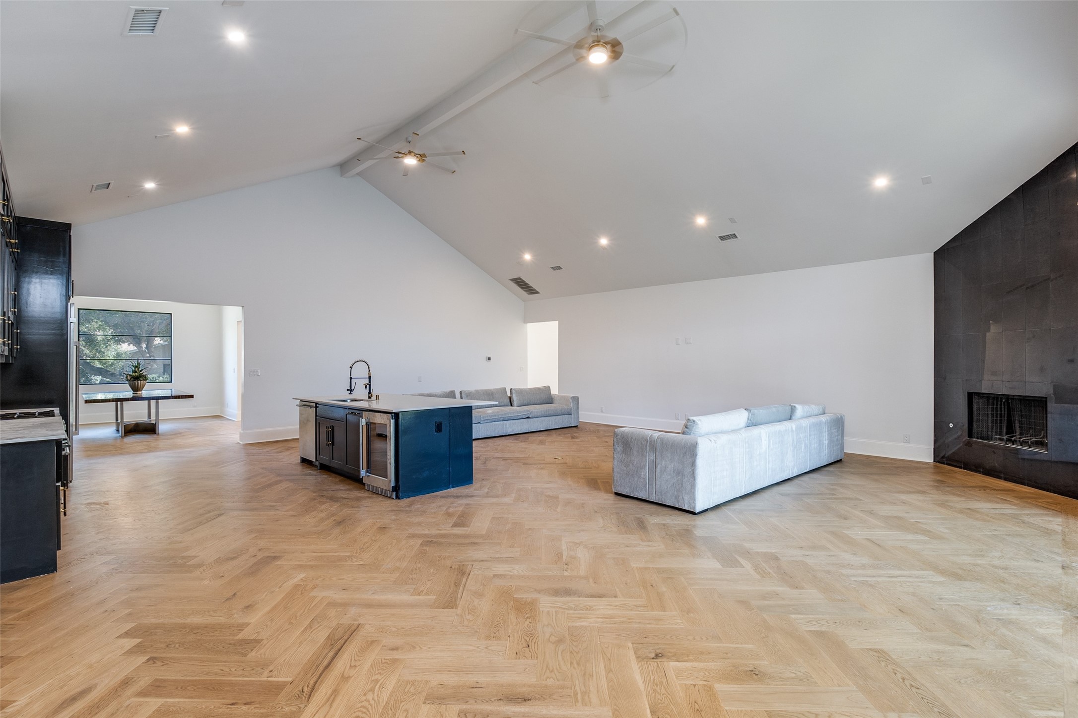 3221 S Glenbrook Drive