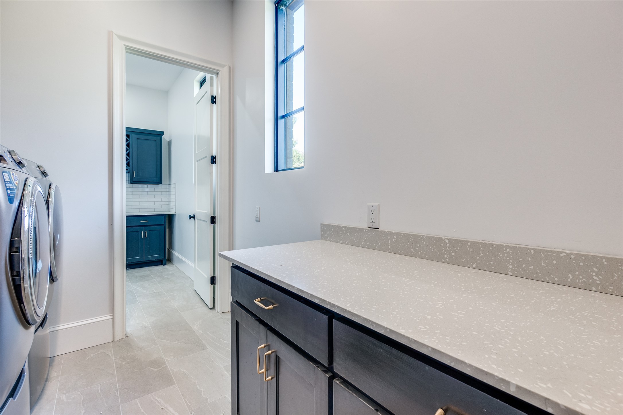 3221 S Glenbrook Drive