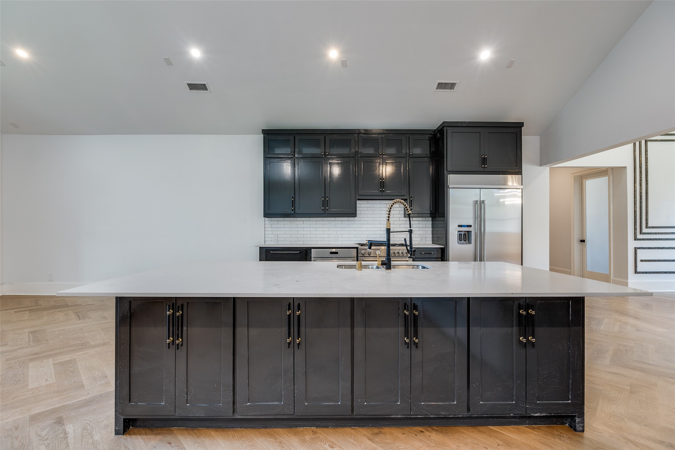 3221 S Glenbrook Drive