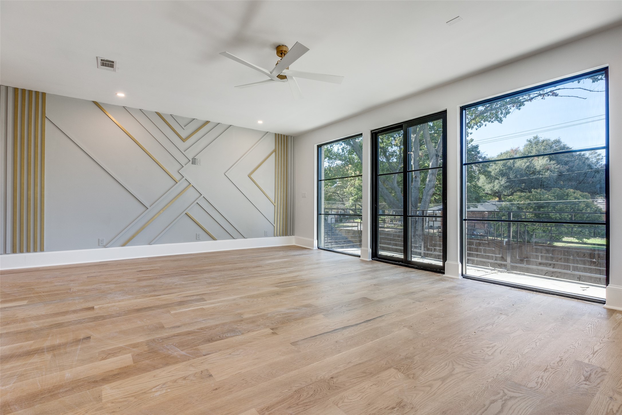 3221 S Glenbrook Drive